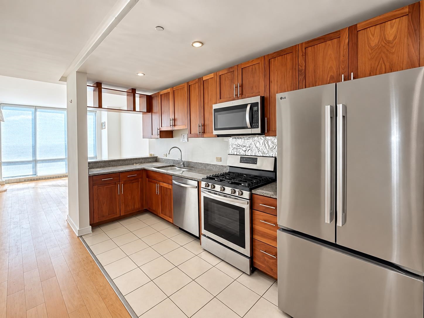 20 NEWPORT PARKWAY - Photo 3
