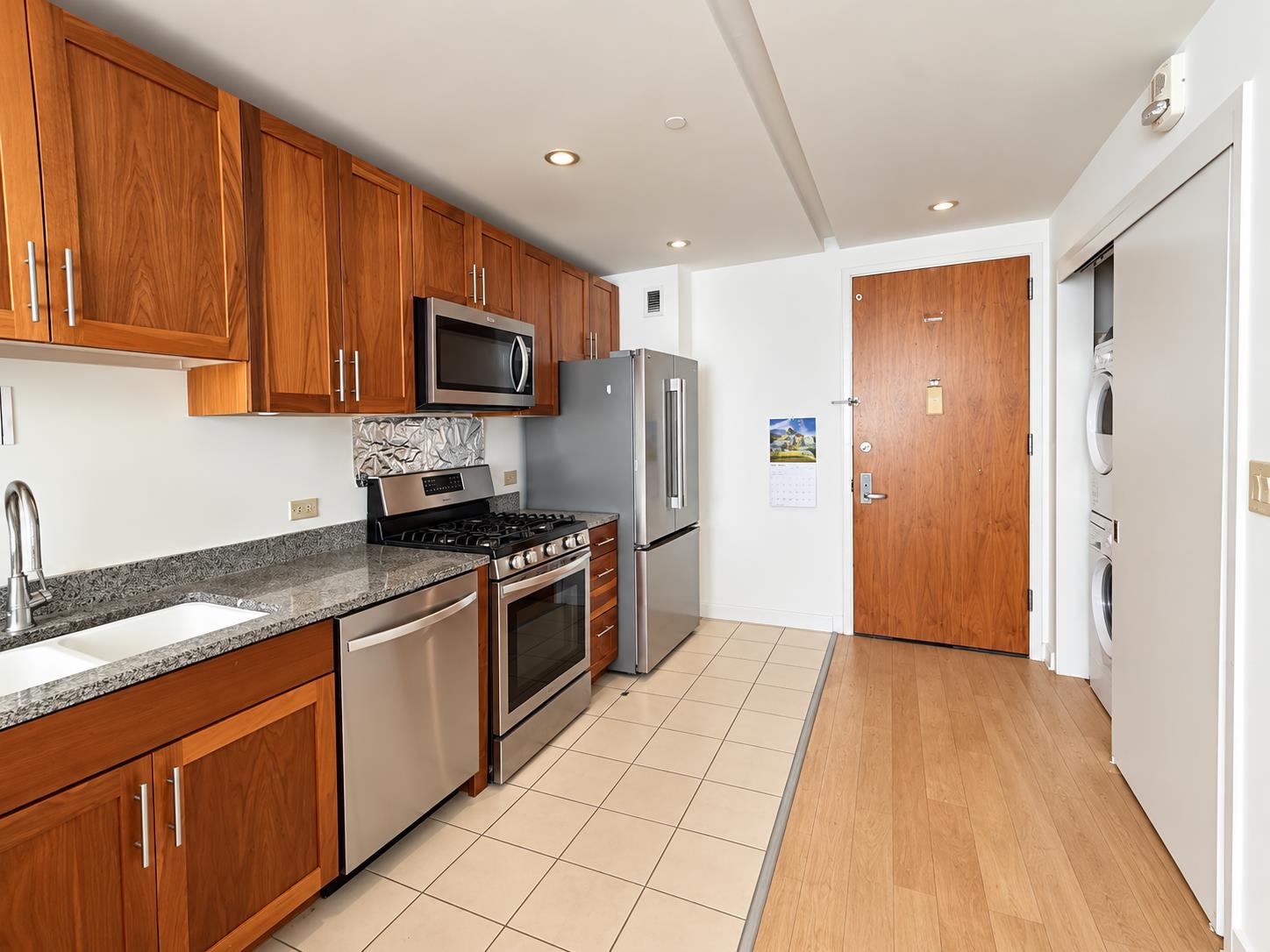 20 NEWPORT PARKWAY - Photo 4