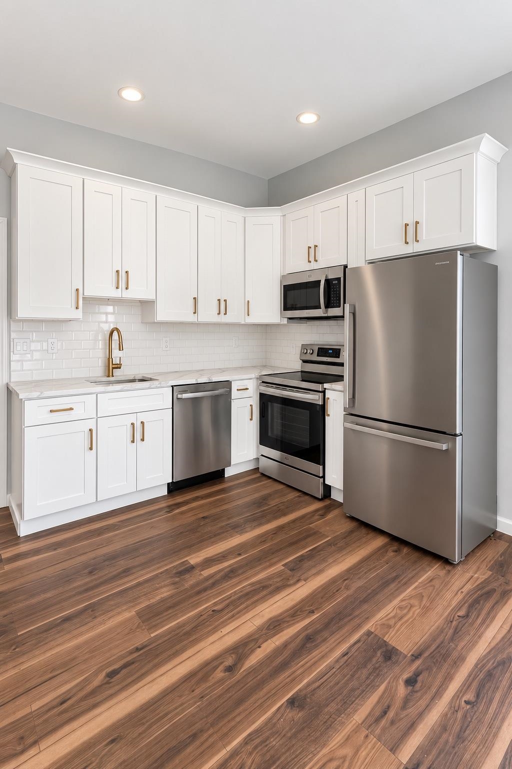 733 ANDERSON AVE - Photo 3