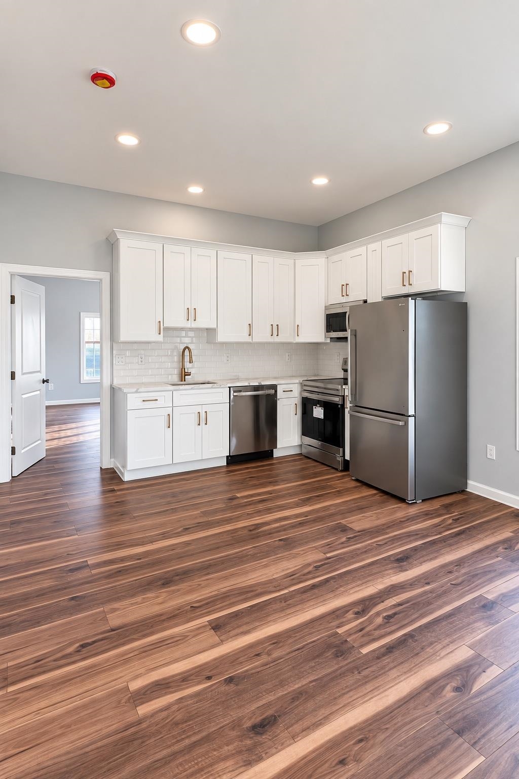733 ANDERSON AVE - Photo 4