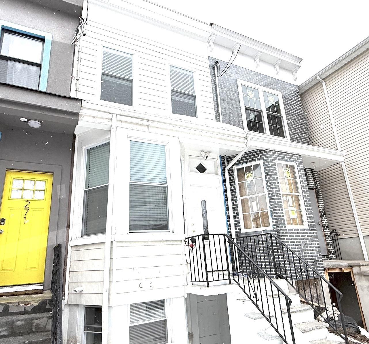 273 FORREST ST - Photo 2