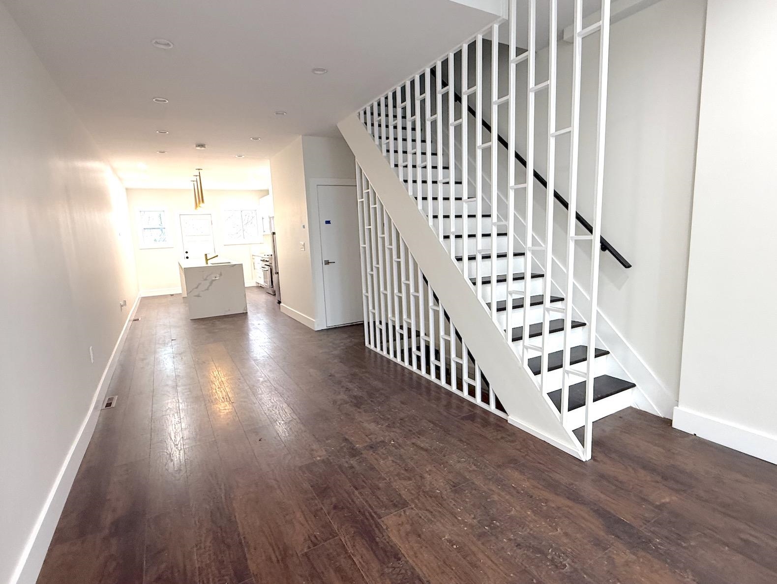 273 FORREST ST - Photo 3