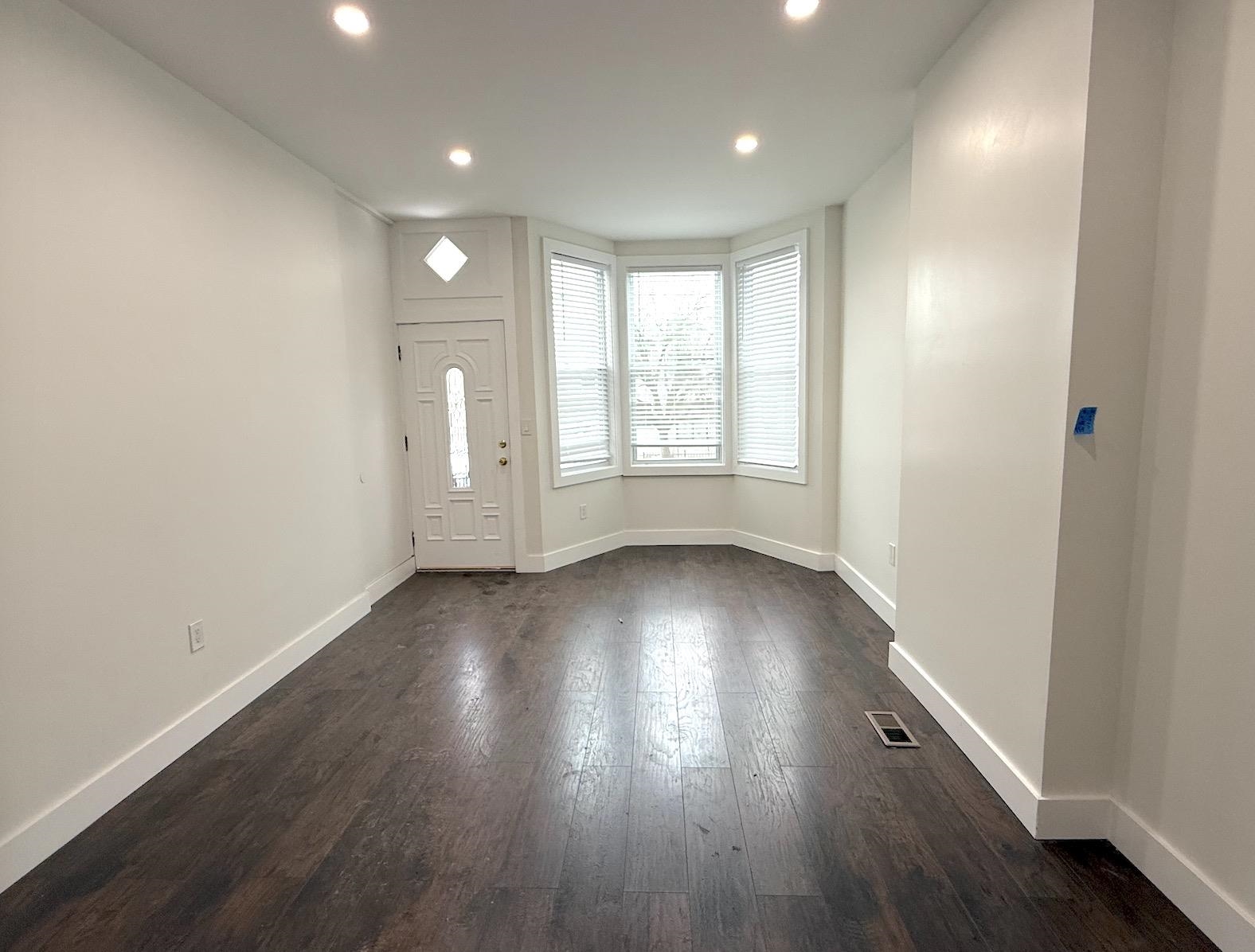 273 FORREST ST - Photo 4