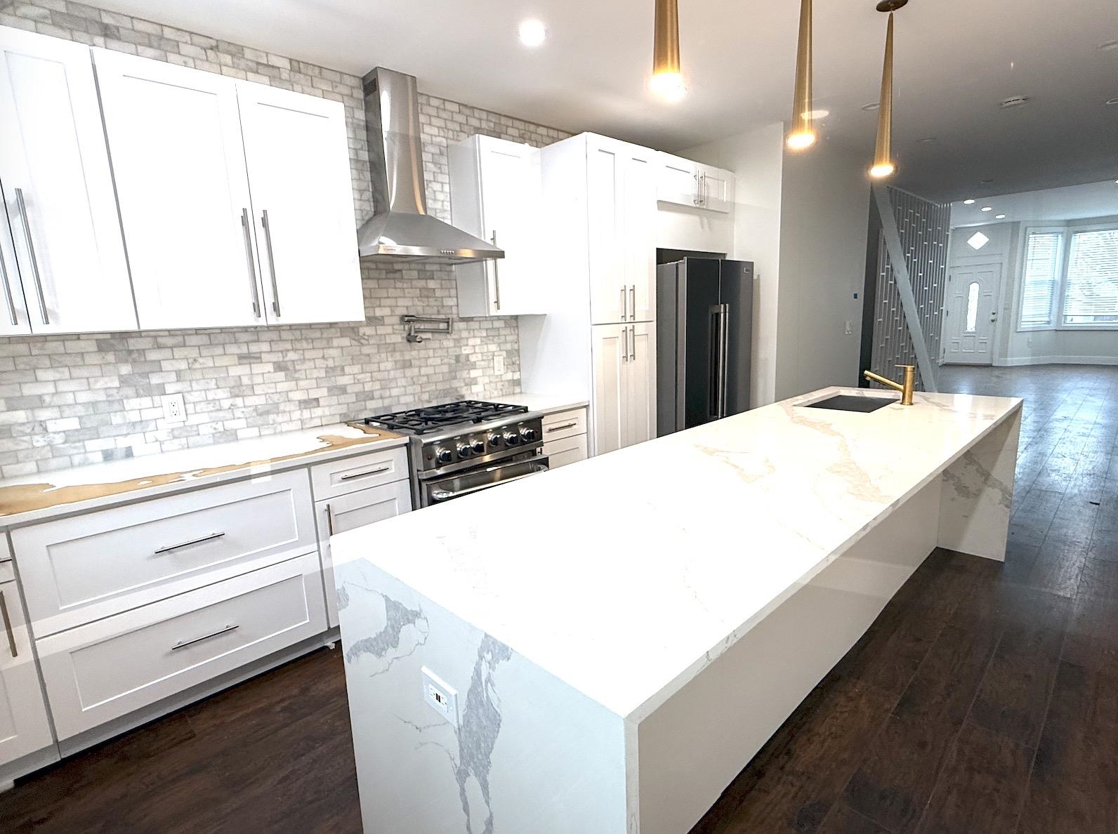 273 FORREST ST - Photo 5