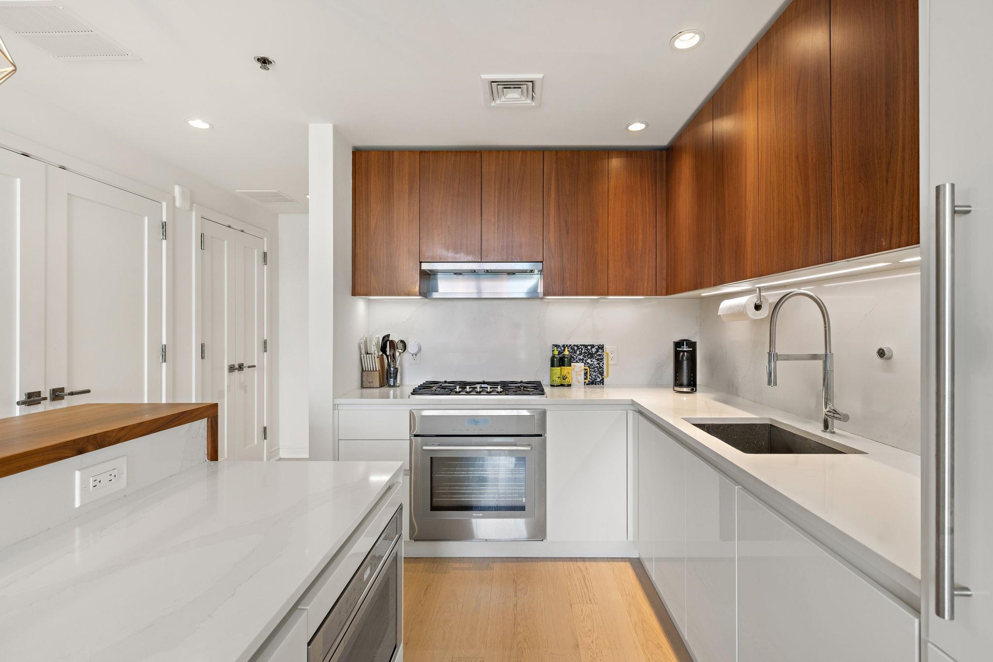 1000 MAXWELL LANE - Photo 2