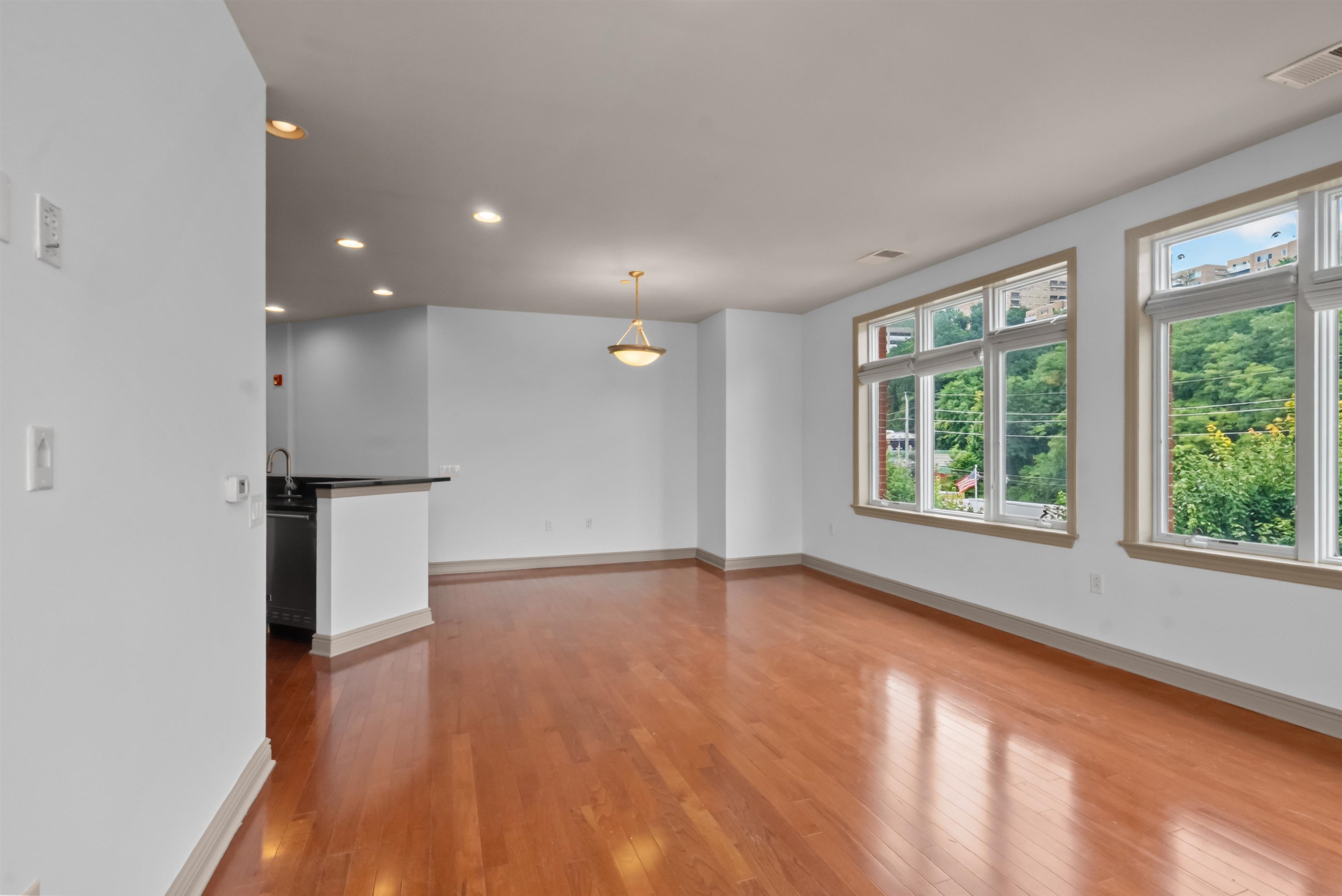 7400 RIVER RD - Photo 2