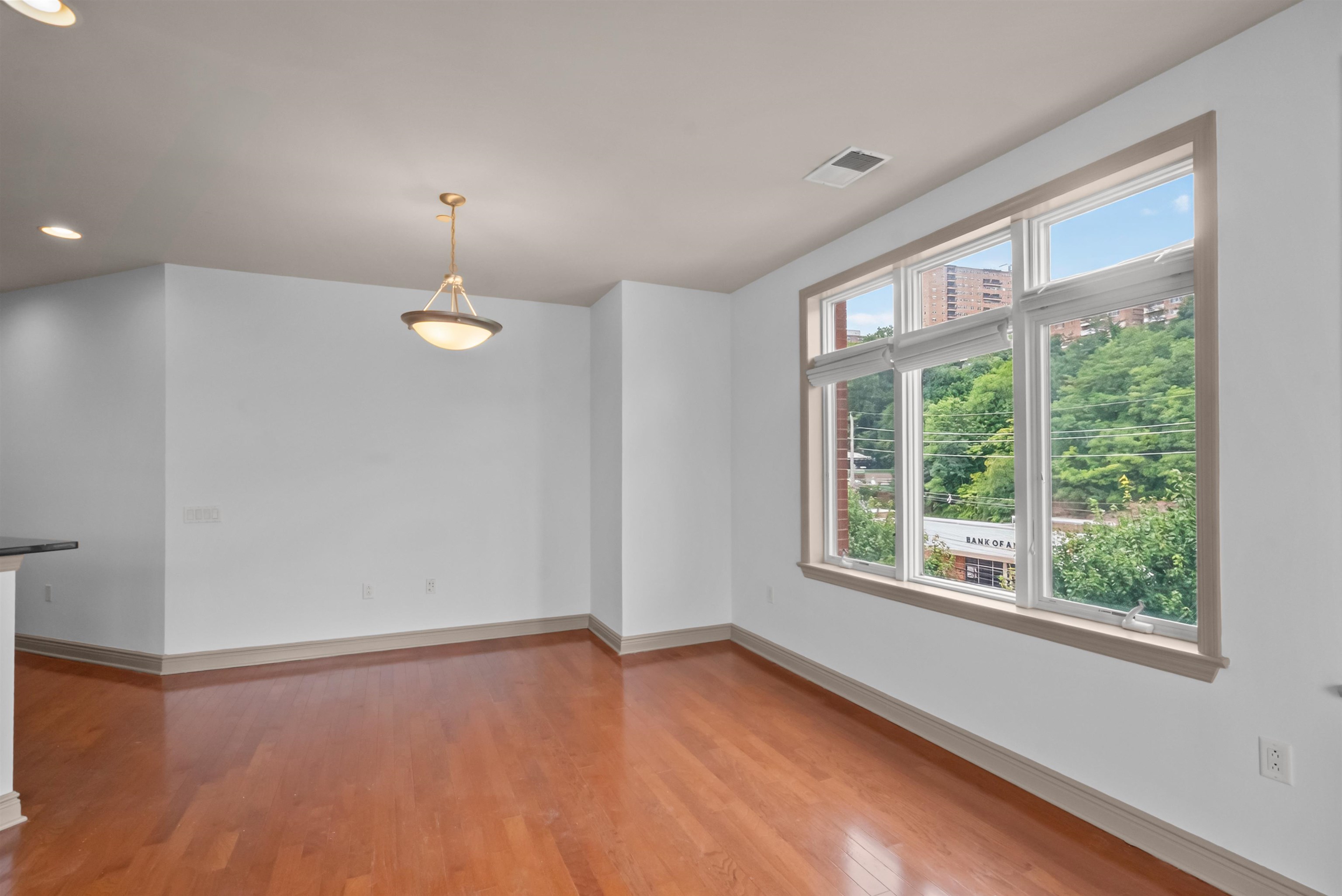7400 RIVER RD - Photo 4