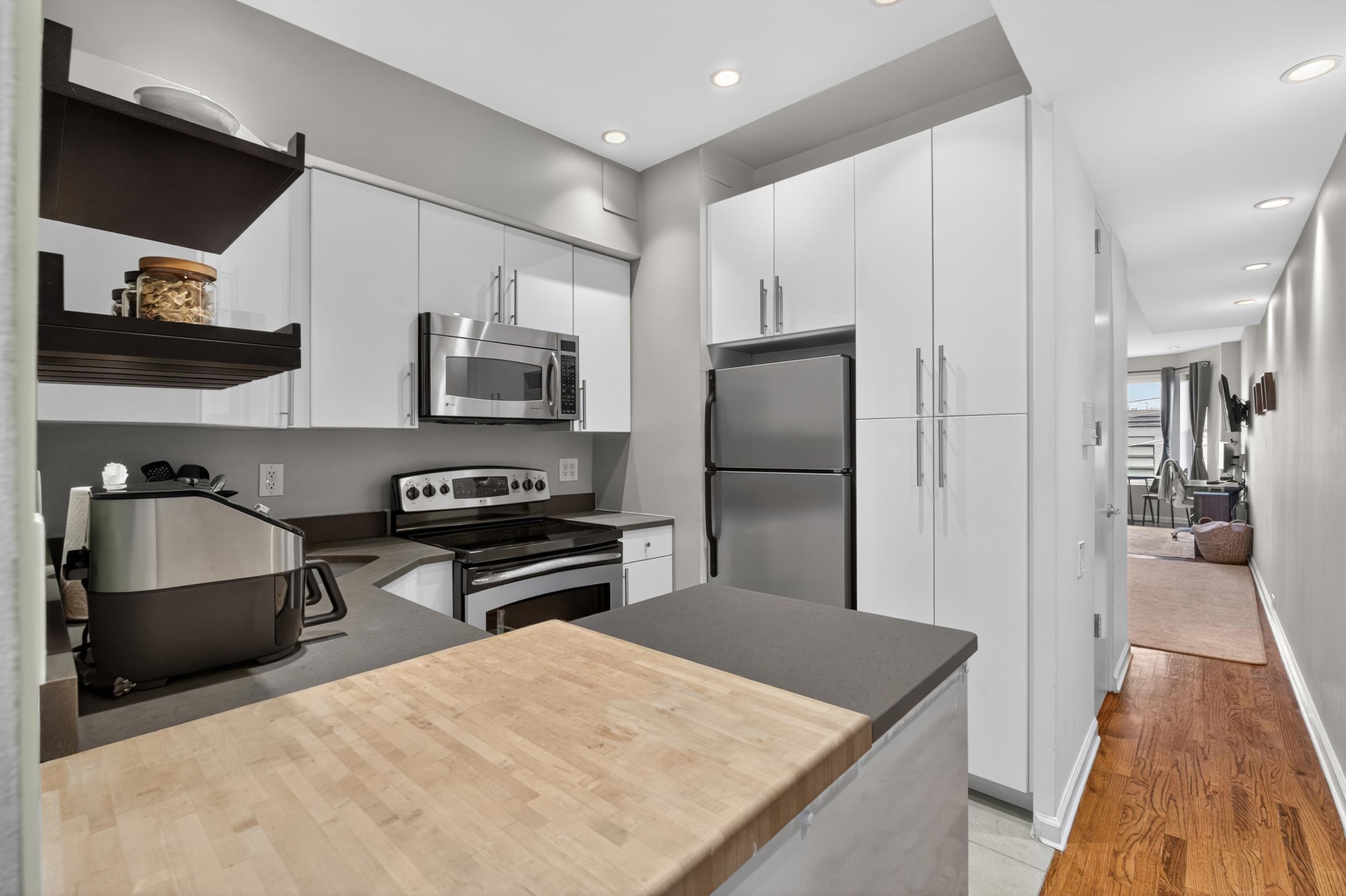 117 BLOOMFIELD ST - Photo 3