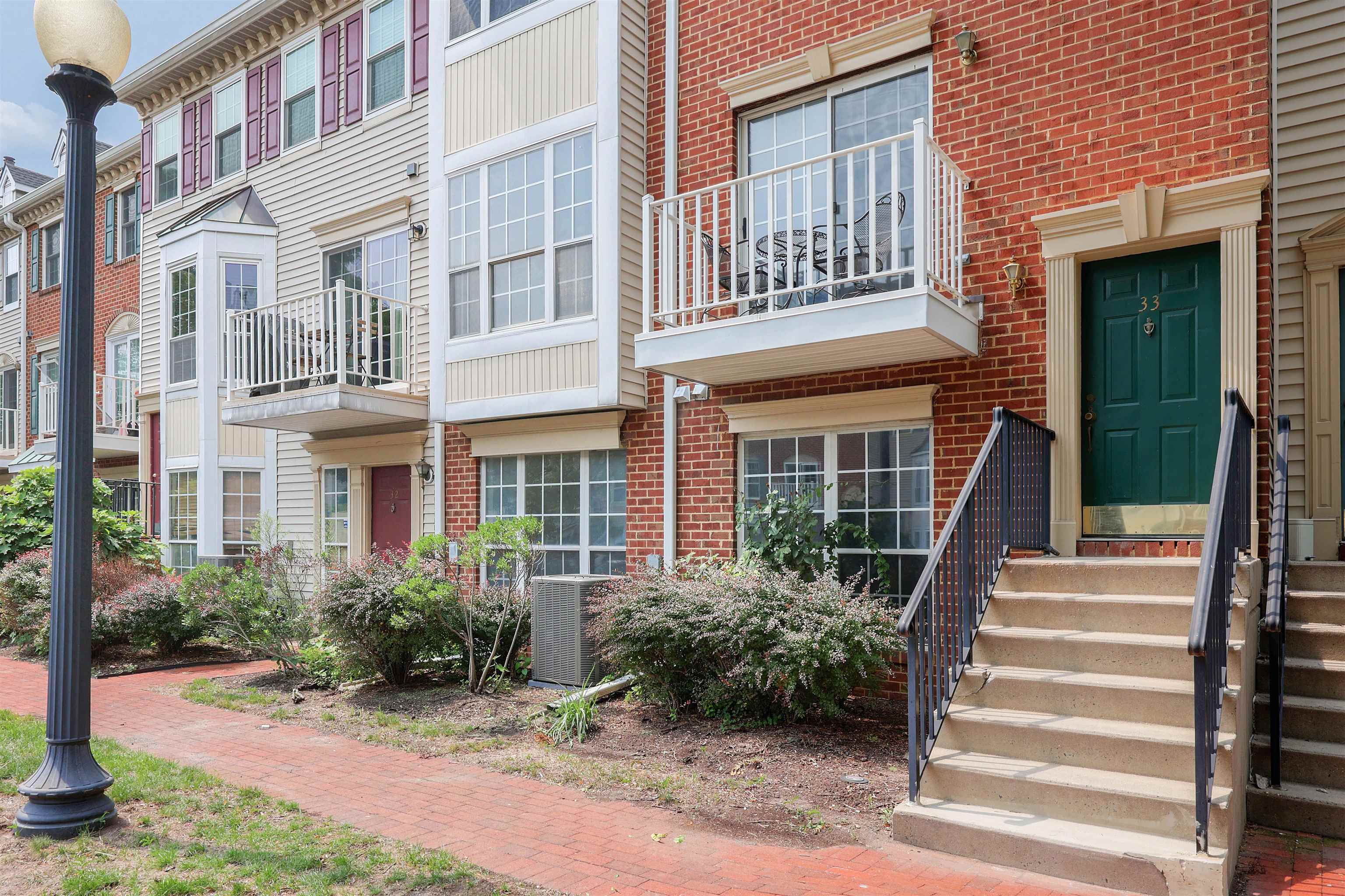 33 HOLLY ST - Photo 2