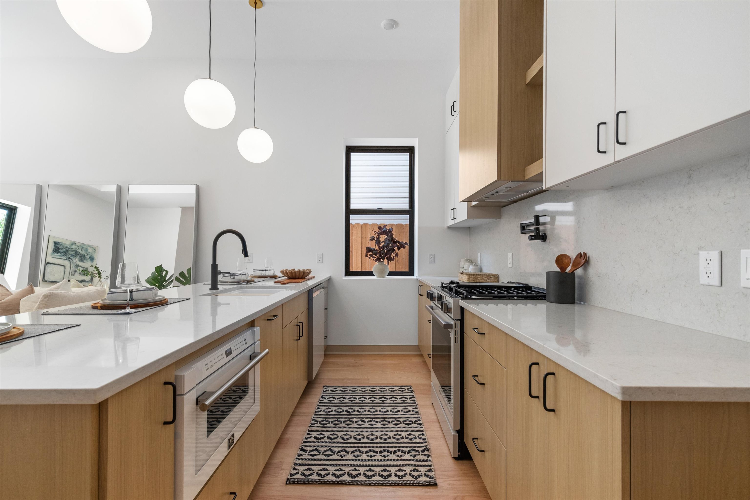 322 PRINCETON AVE - Photo 2