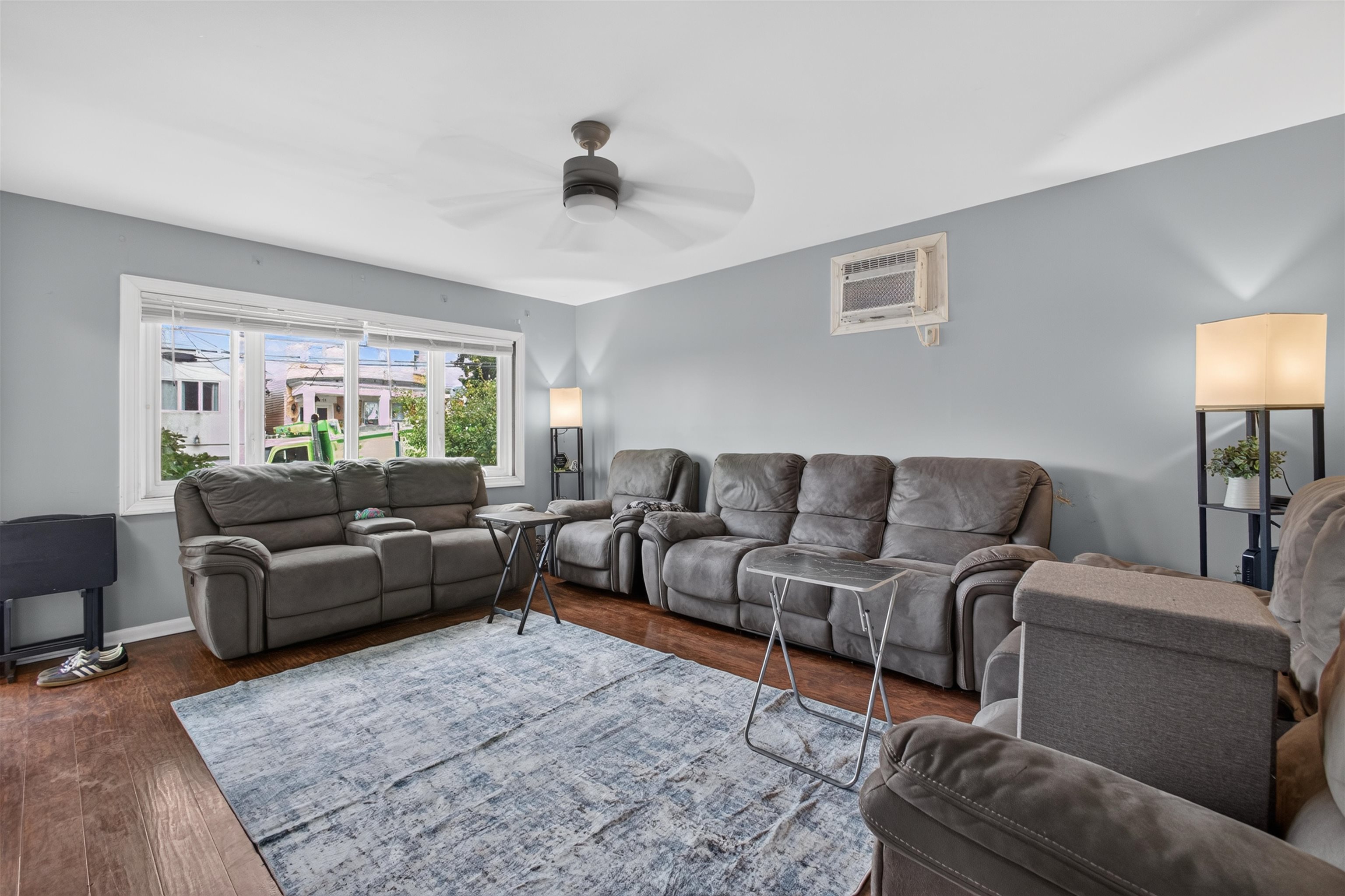 1611 86TH ST - Photo 2