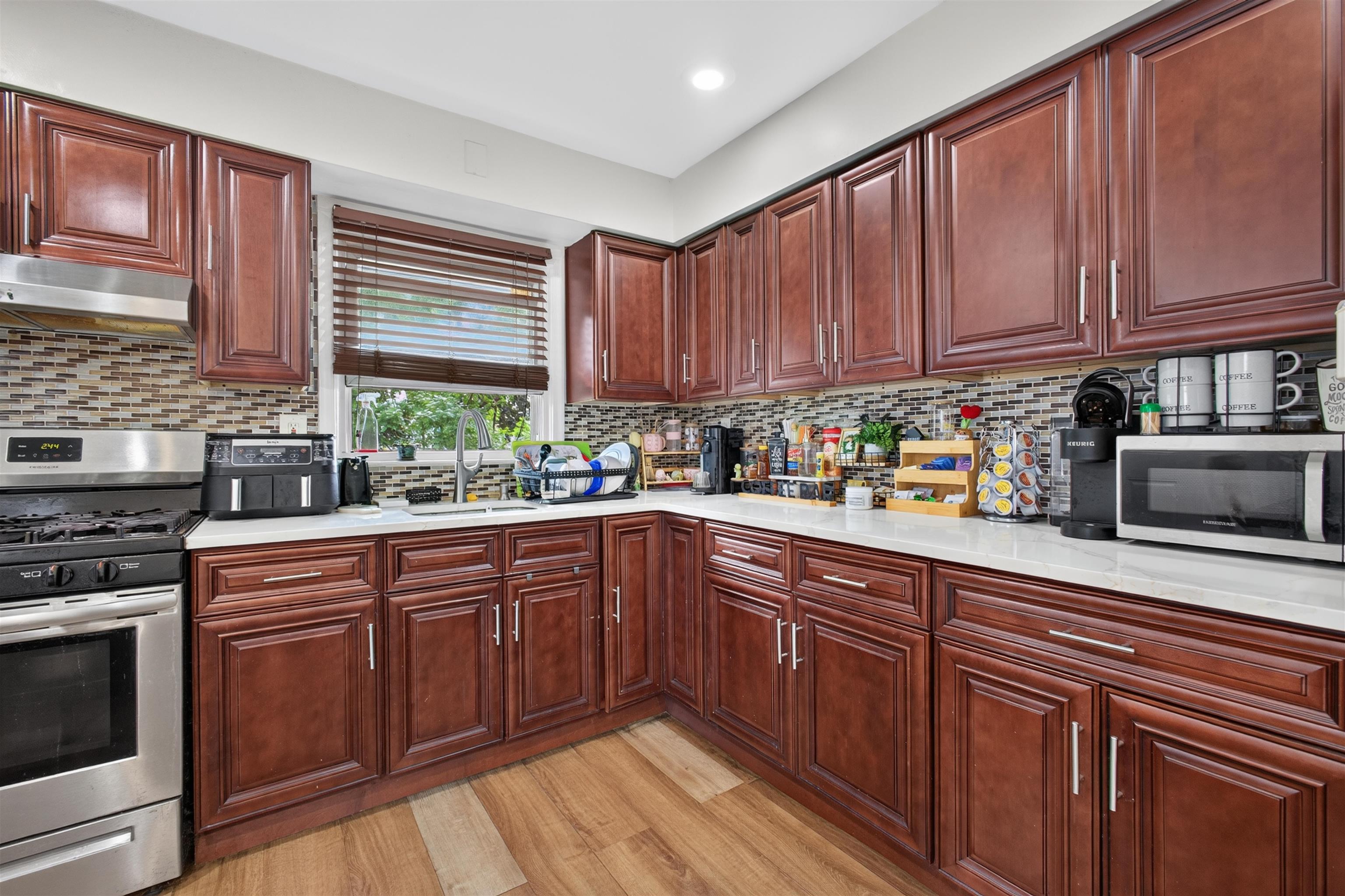 1611 86TH ST - Photo 4
