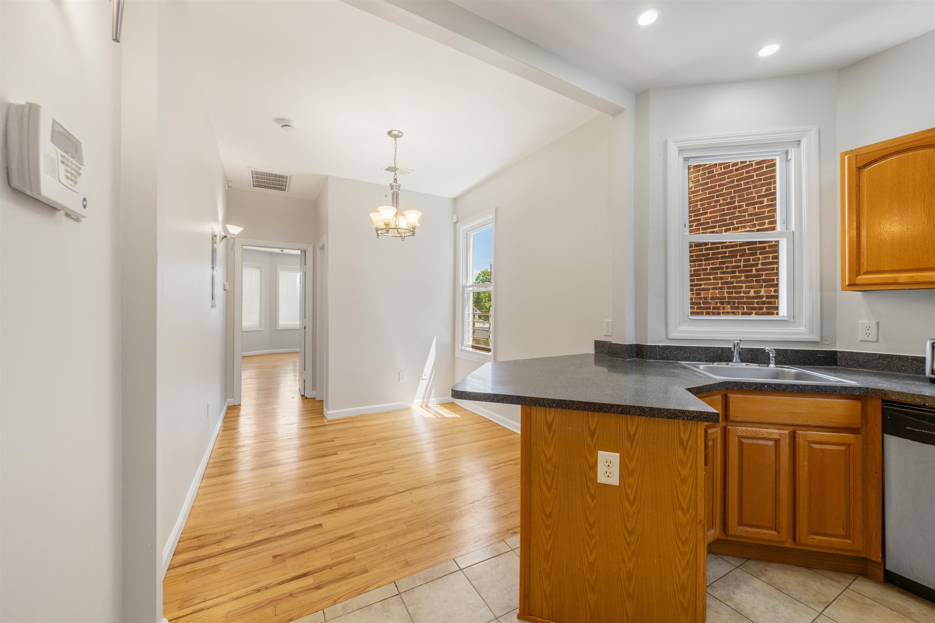 9 SANFORD PL - Photo 5