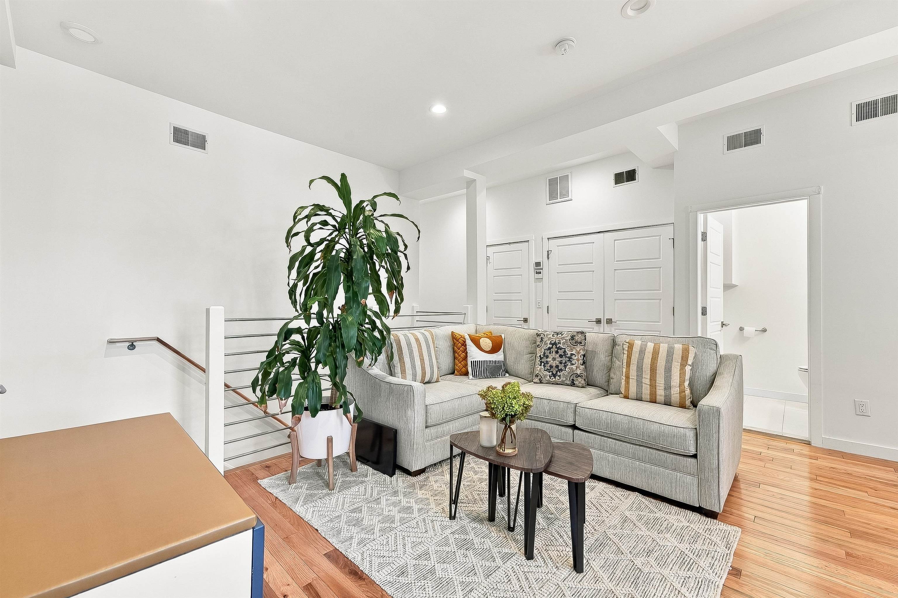 414 10TH ST - Photo 3