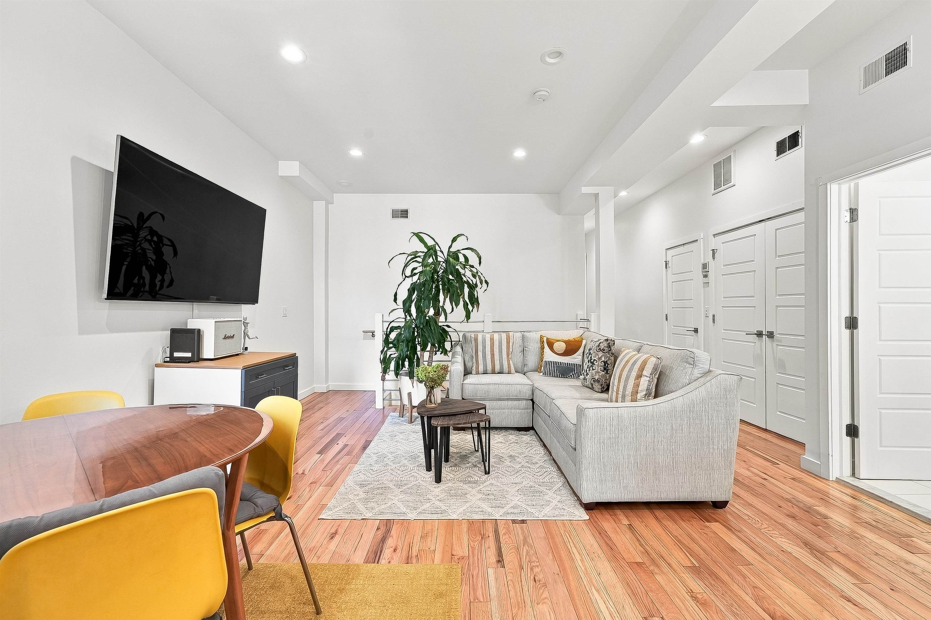 414 10TH ST - Photo 4