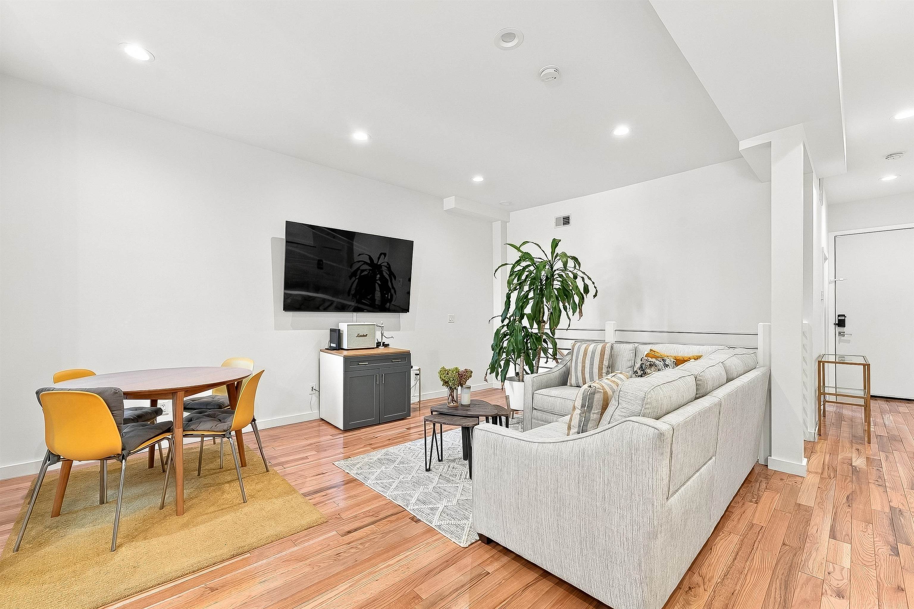 414 10TH ST - Photo 5