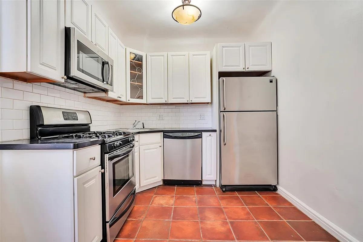 6015 BLVD EAST - Photo 2
