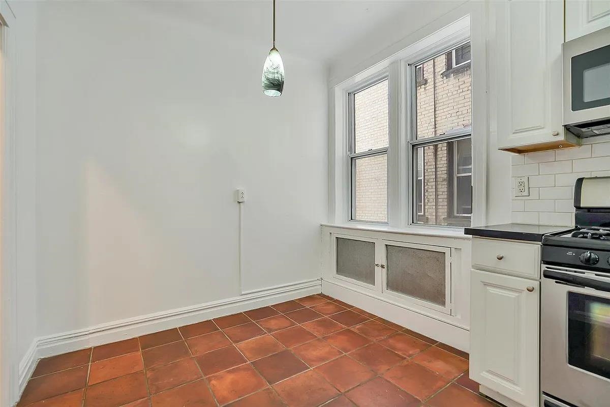 6015 BLVD EAST - Photo 4