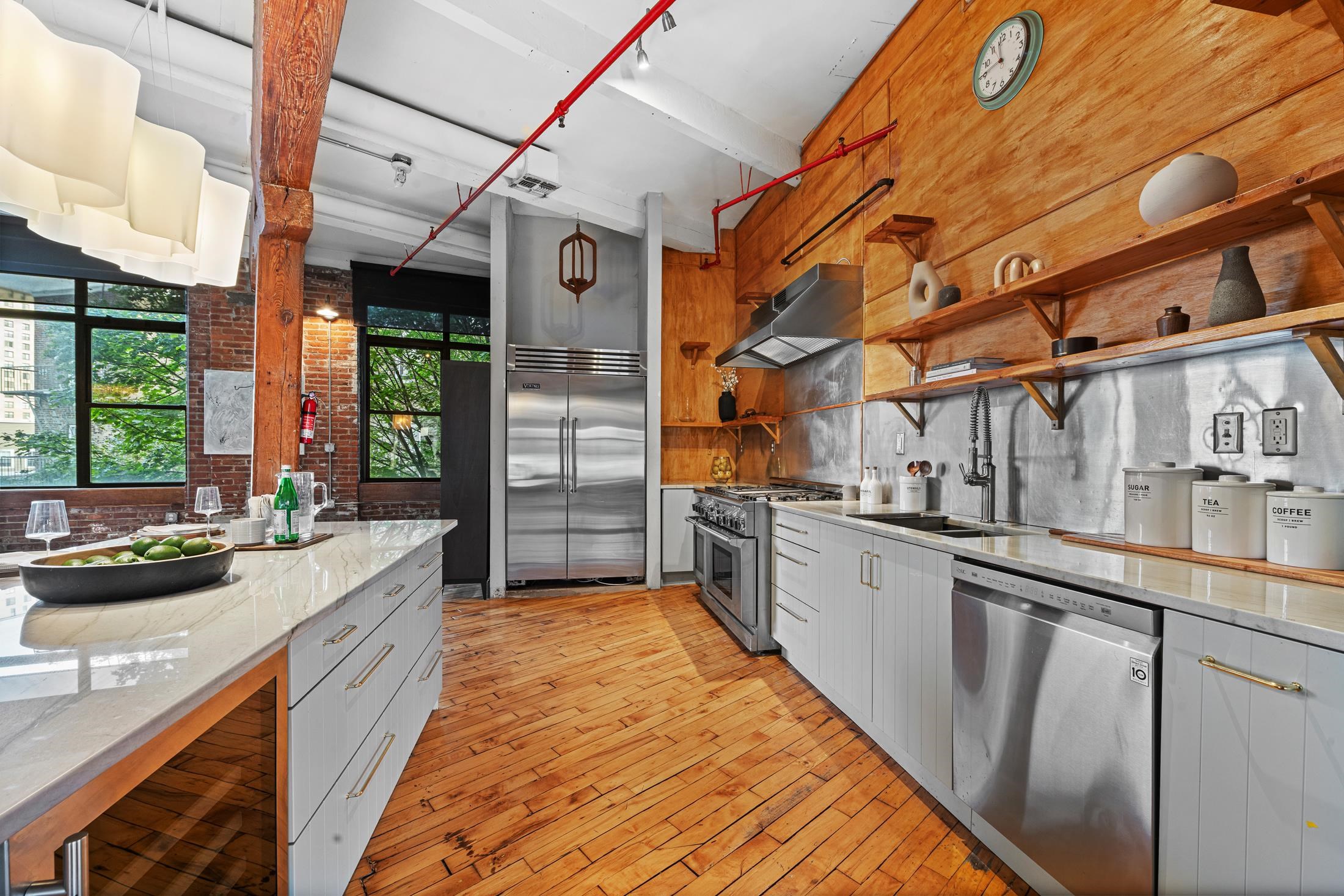 1620 MANHATTAN AVE - Photo 5