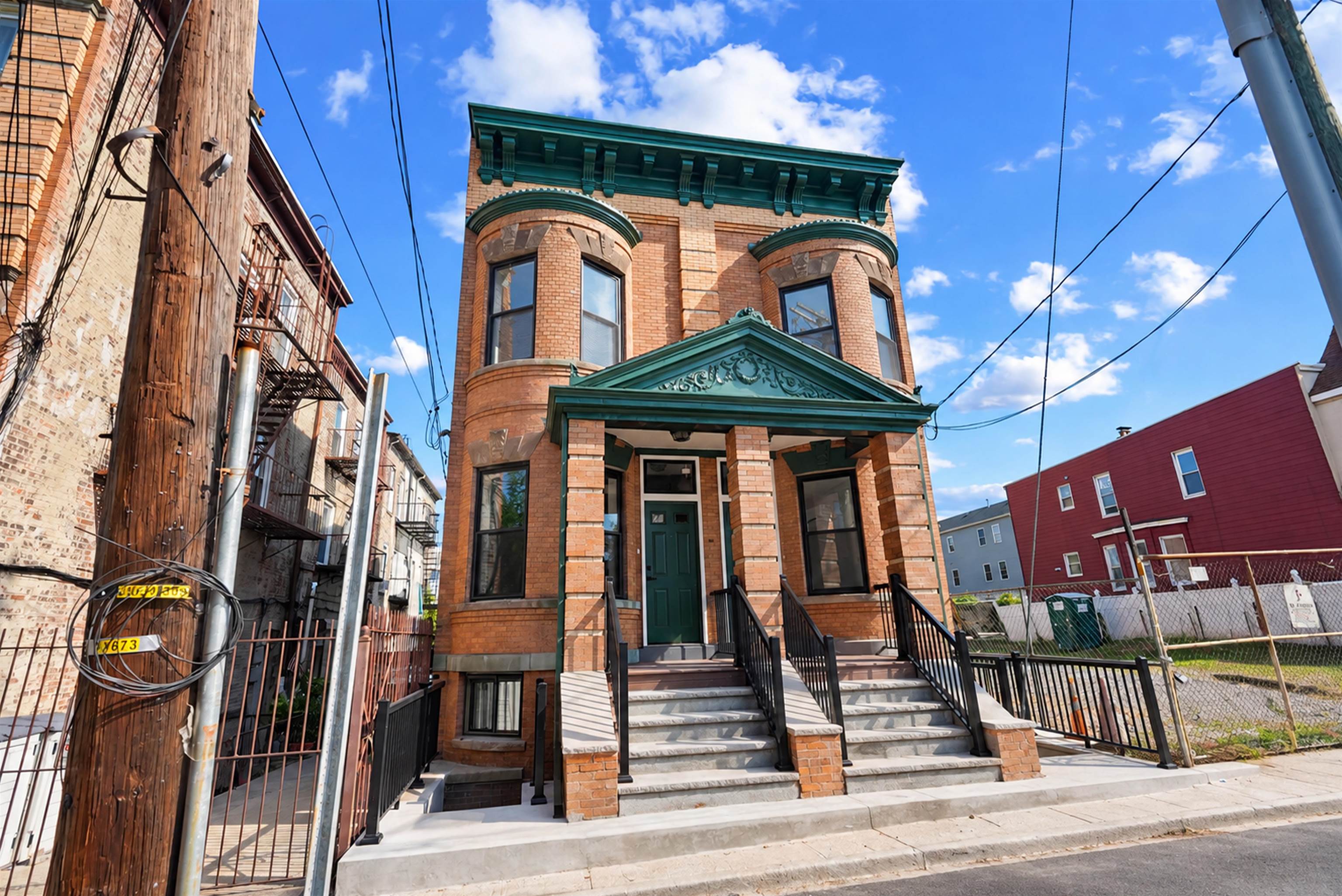 124 LEXINGTON AVE - Photo 2