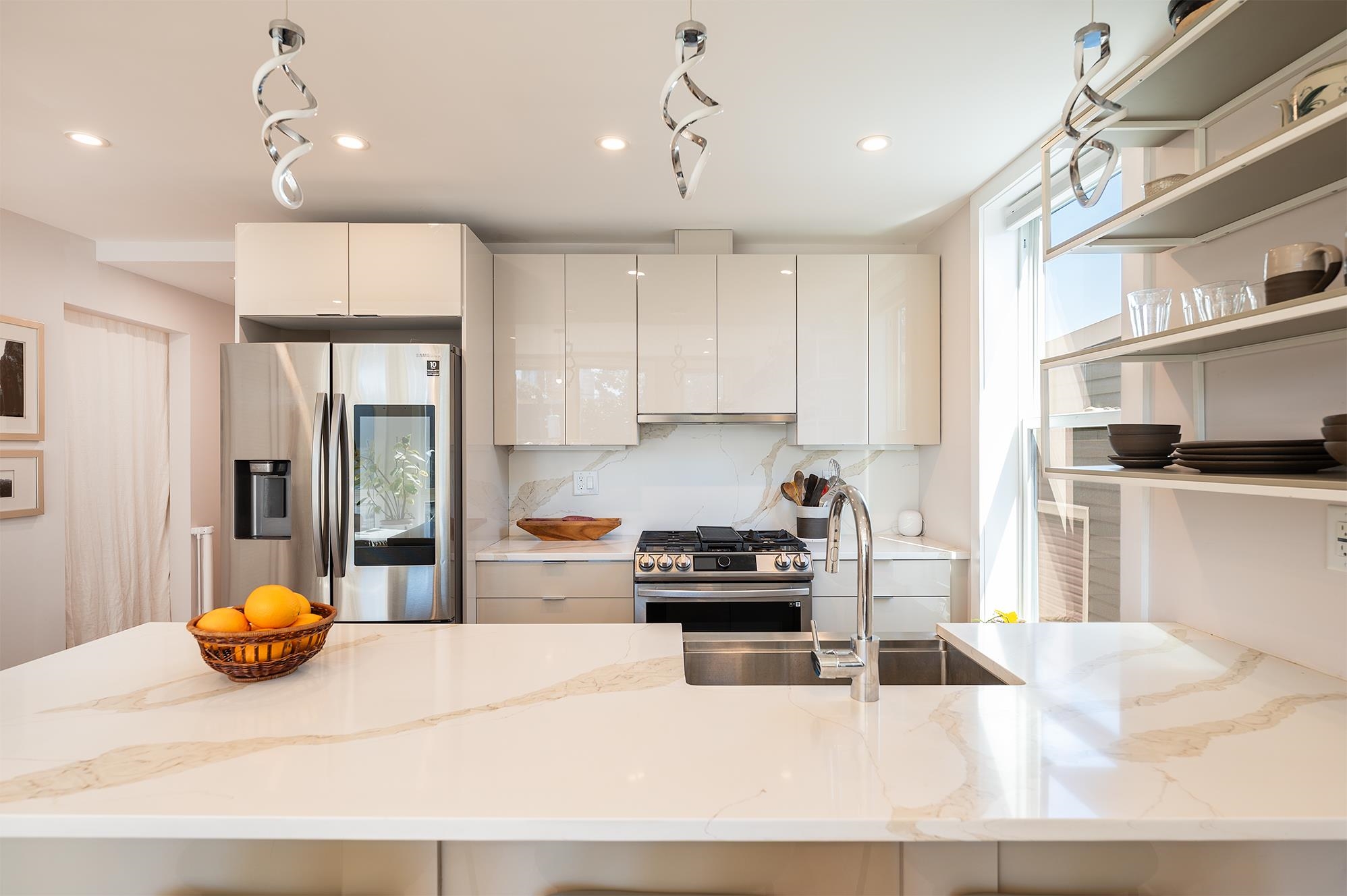 90 FERRY ST - Photo 4