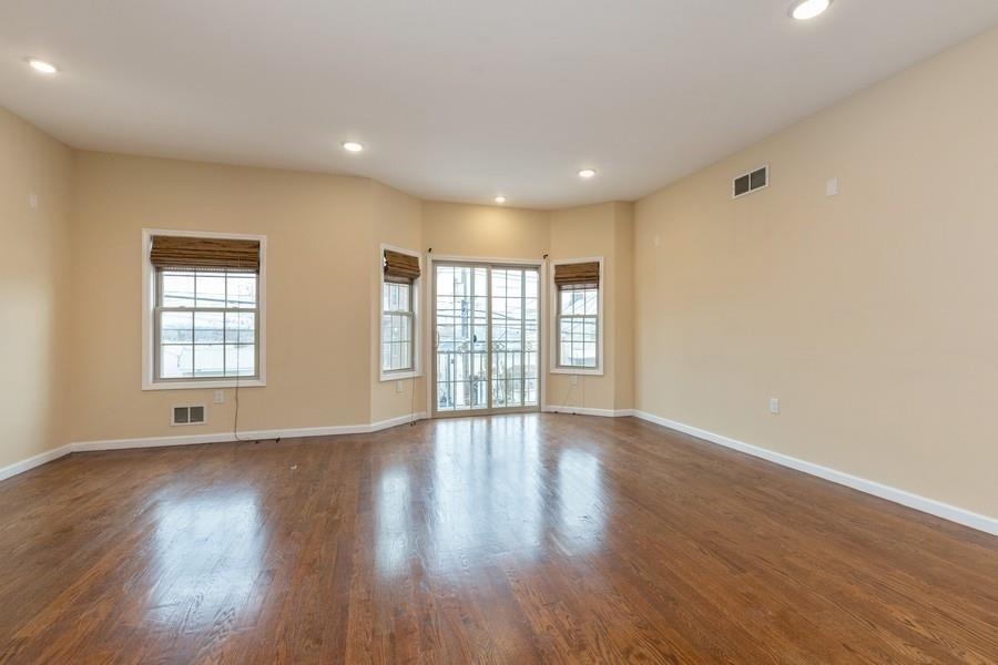 496 LIBERTY AVE - Photo 3