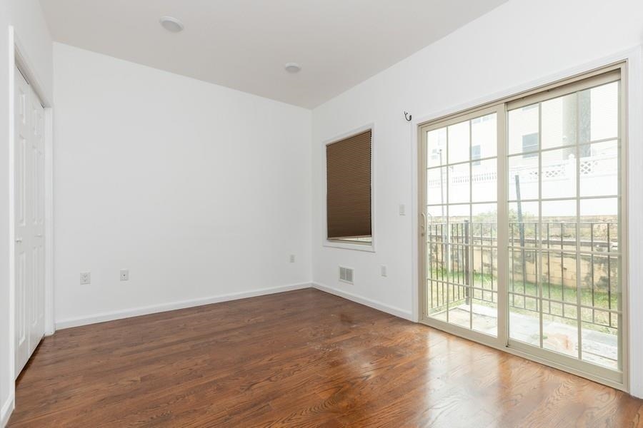 496 LIBERTY AVE - Photo 5