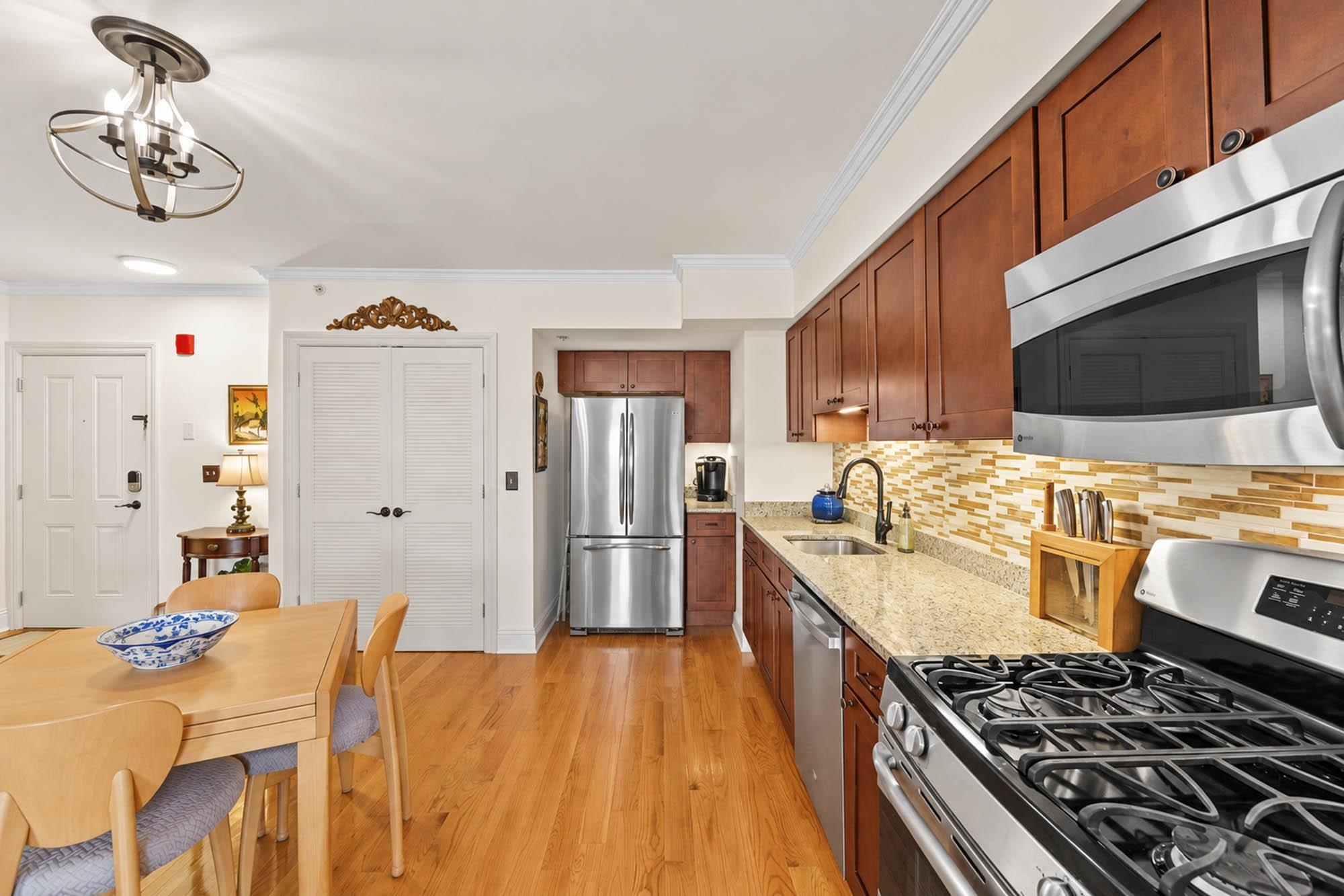 809 22ND ST - Photo 3