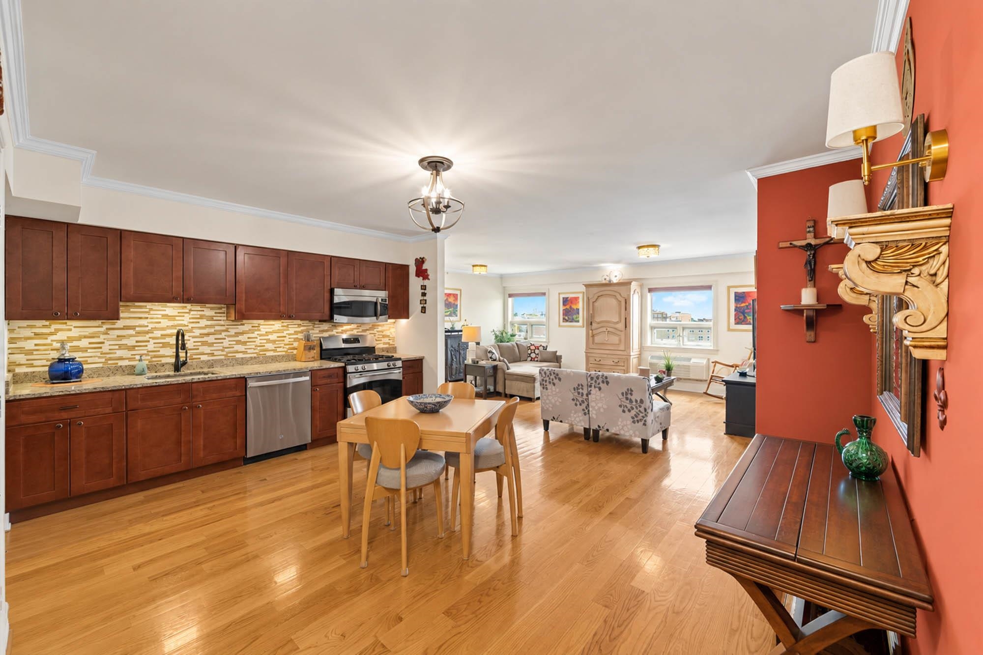 809 22ND ST - Photo 5