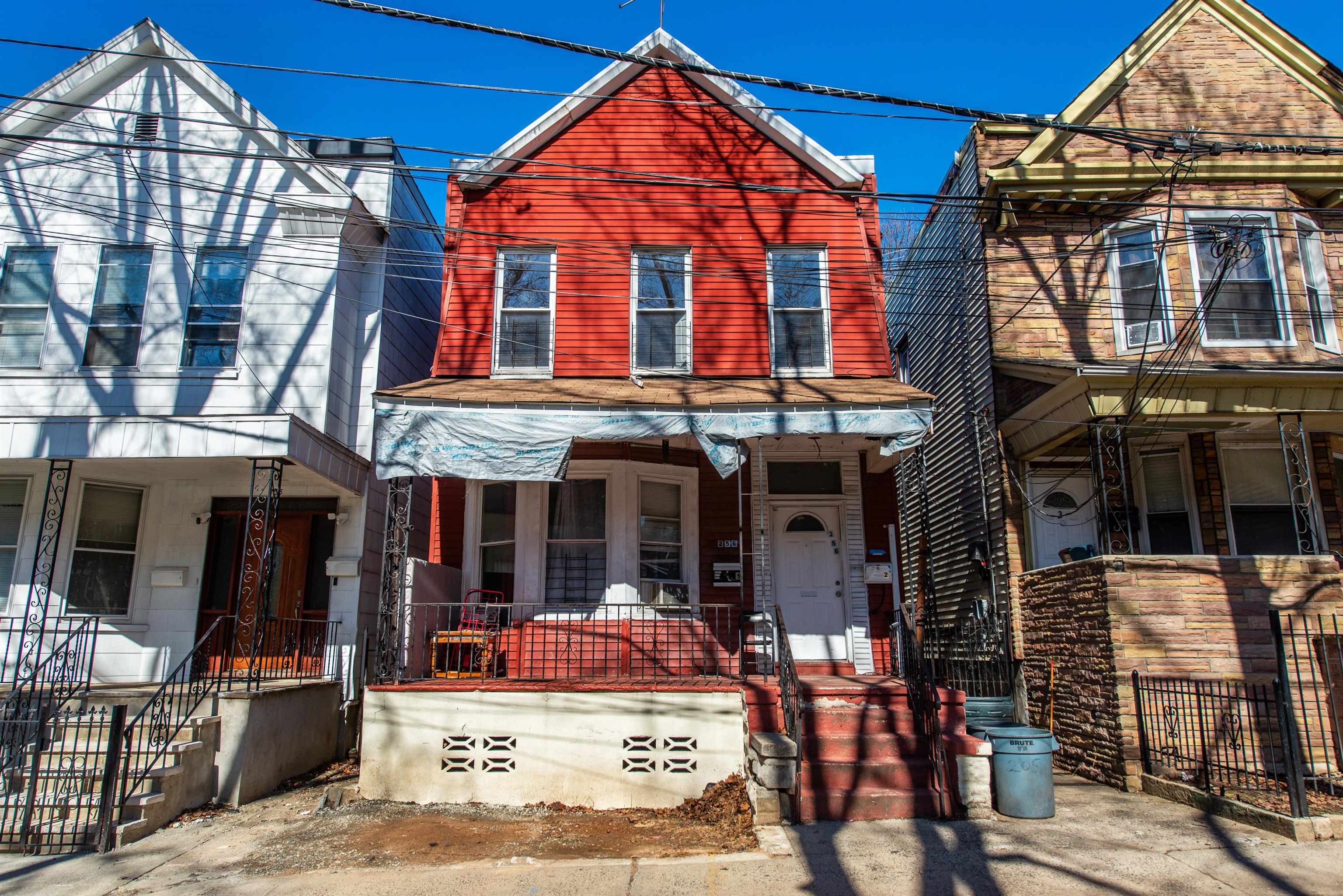 256 CLINTON AVE - Photo 2