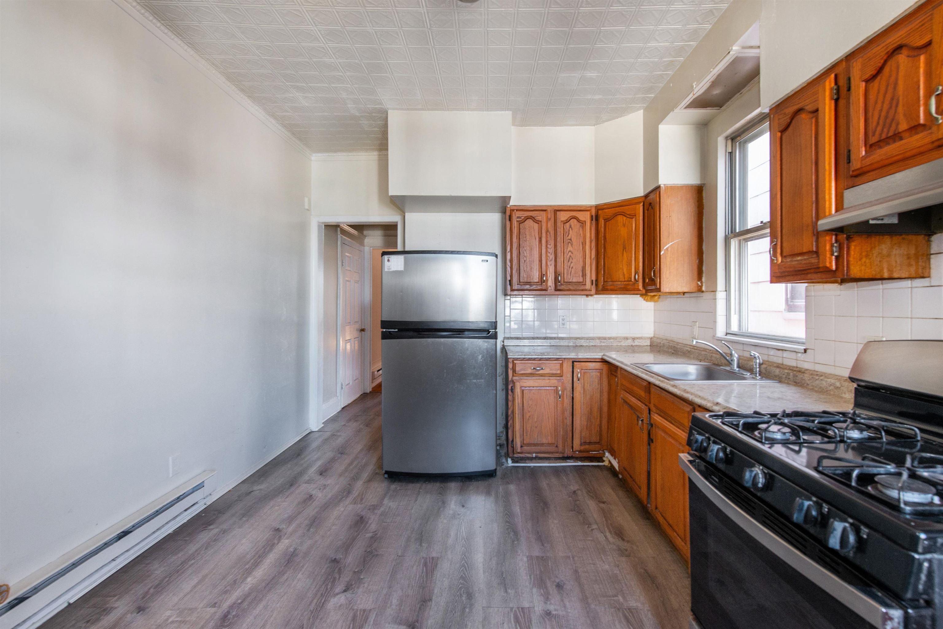 256 CLINTON AVE - Photo 3