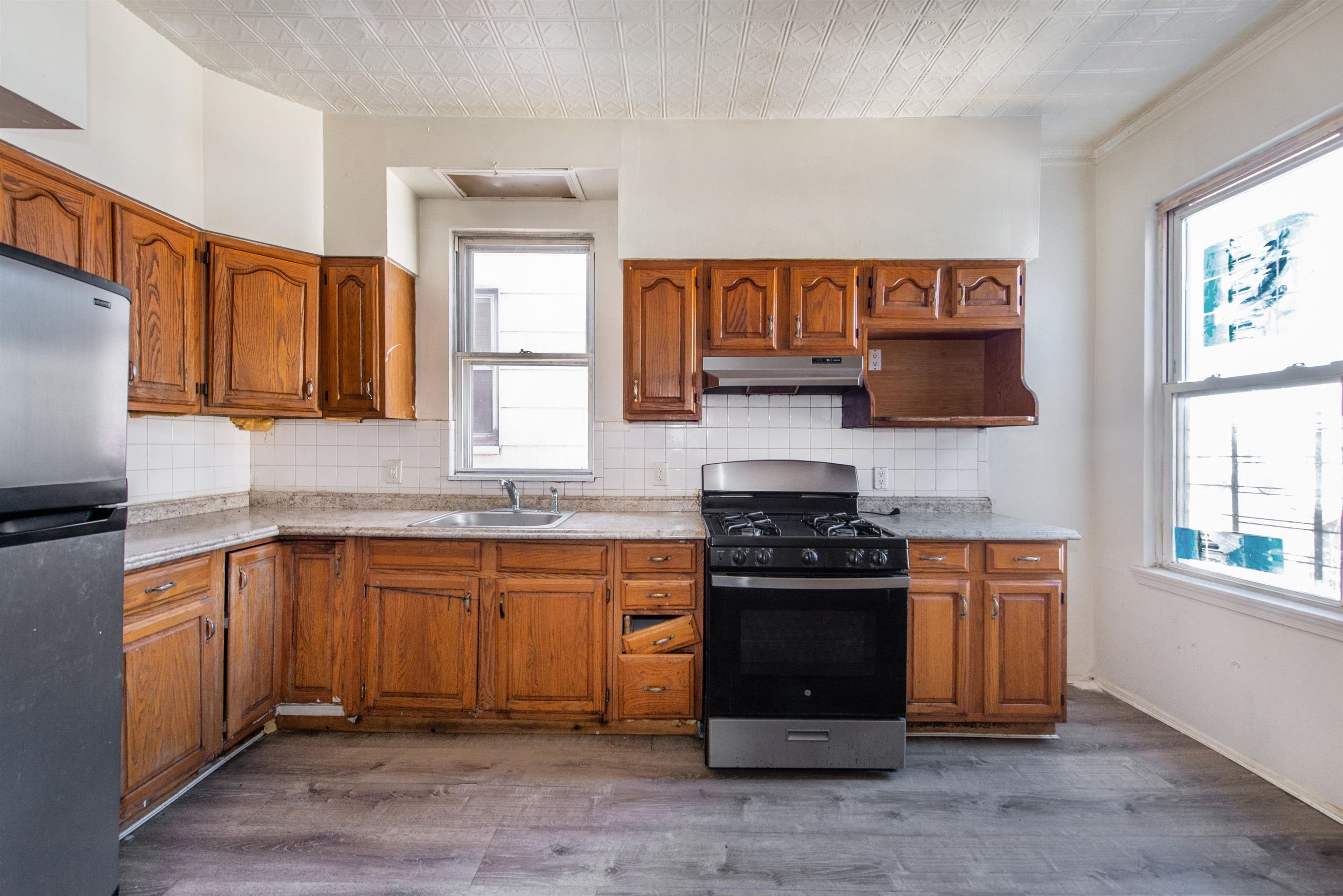 256 CLINTON AVE - Photo 4