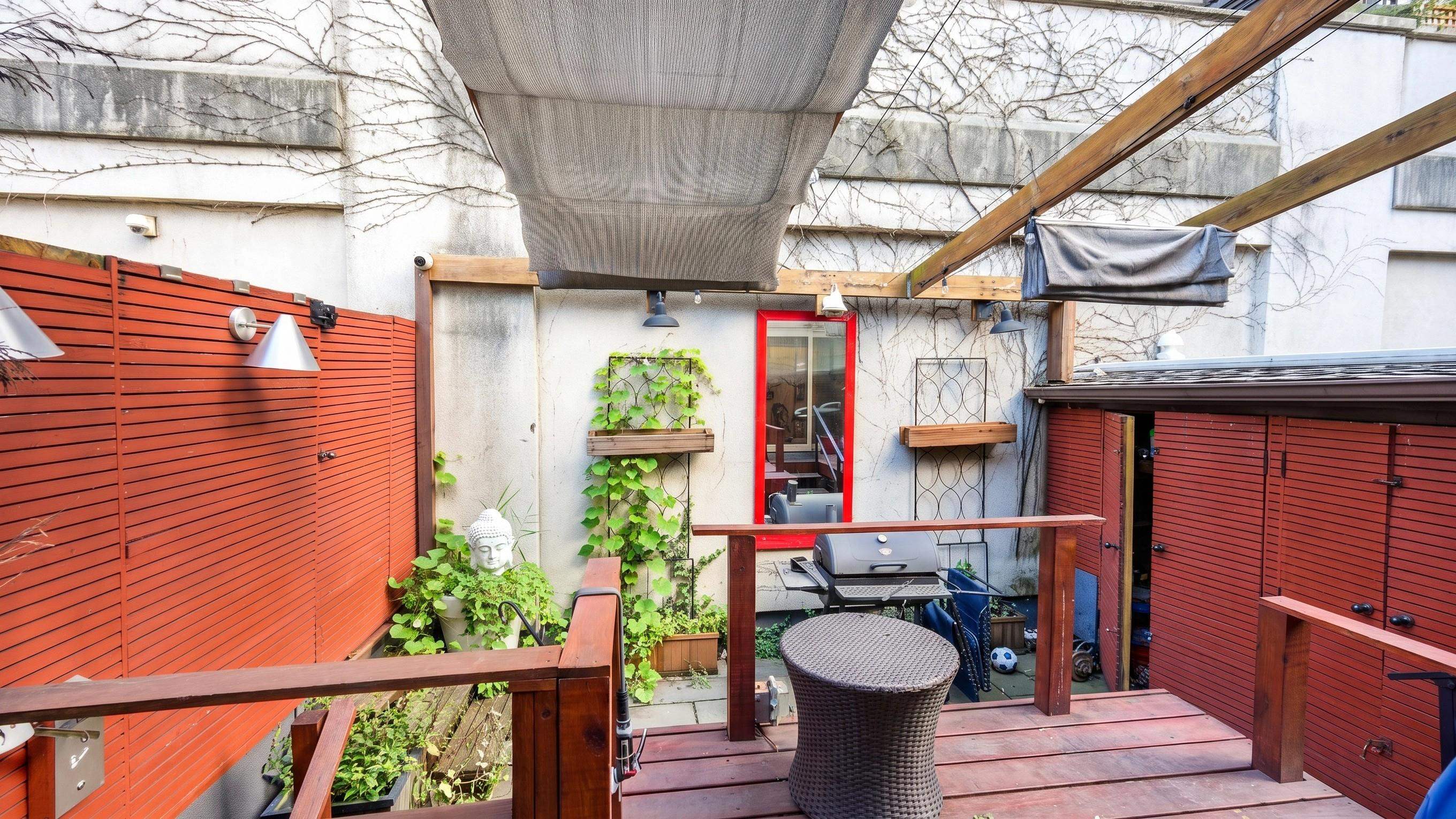 3308 HUDSON AVE - Photo 4