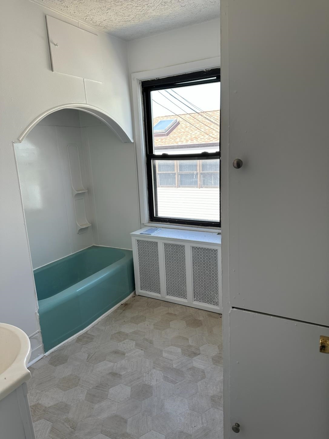 4311 NEWKIRK AVE - Photo 4