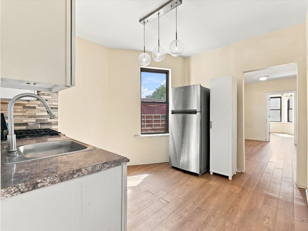 402 60TH ST - Photo 3