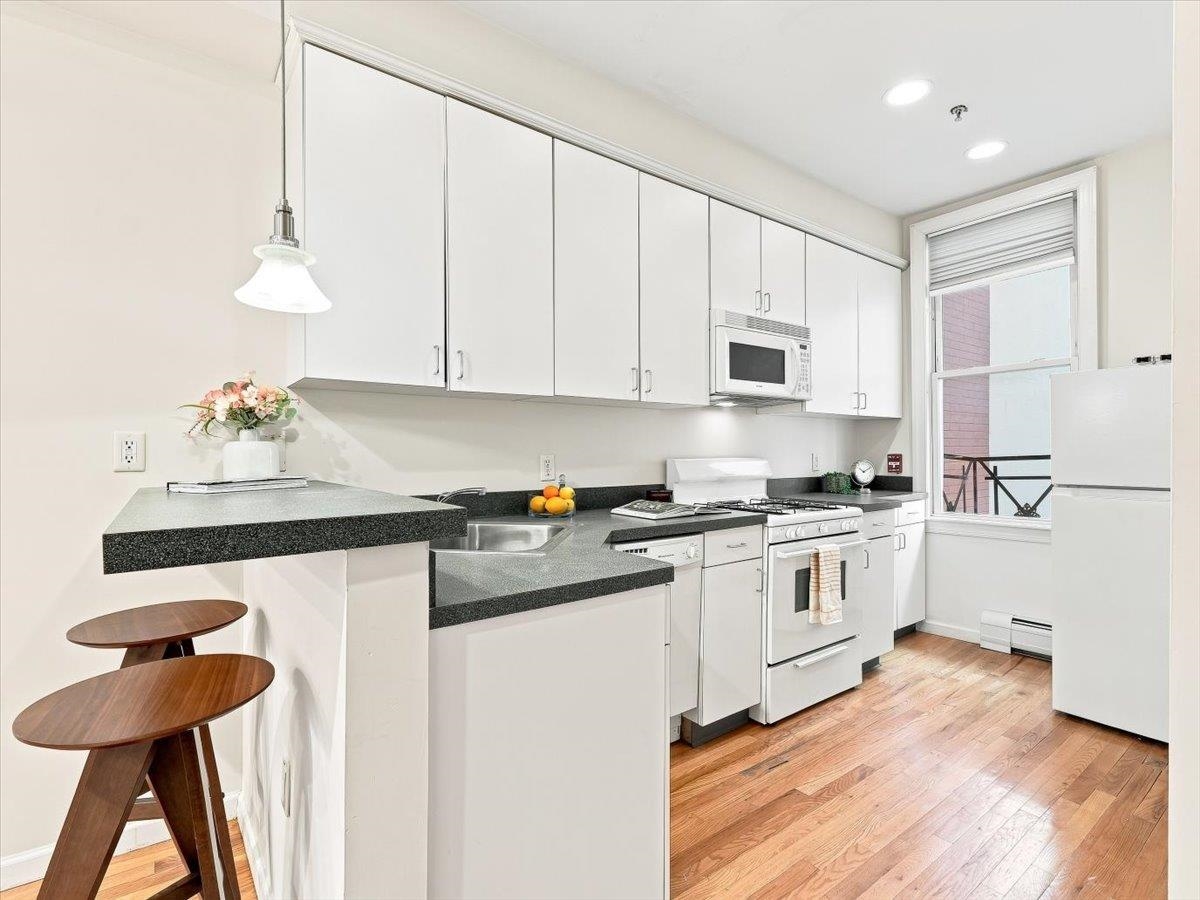 358 3RD ST - Photo 4