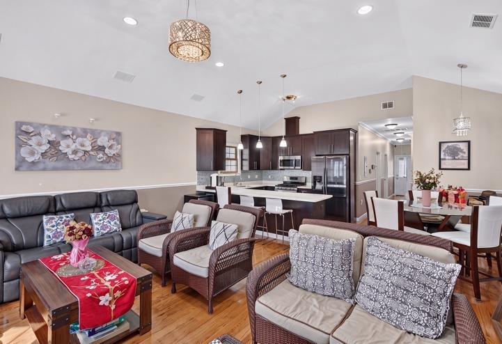 146 LOGAN AVE - Photo 4