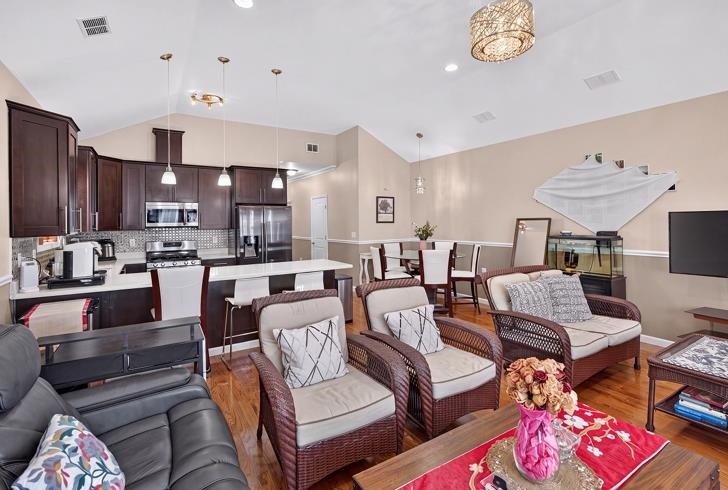 146 LOGAN AVE - Photo 5