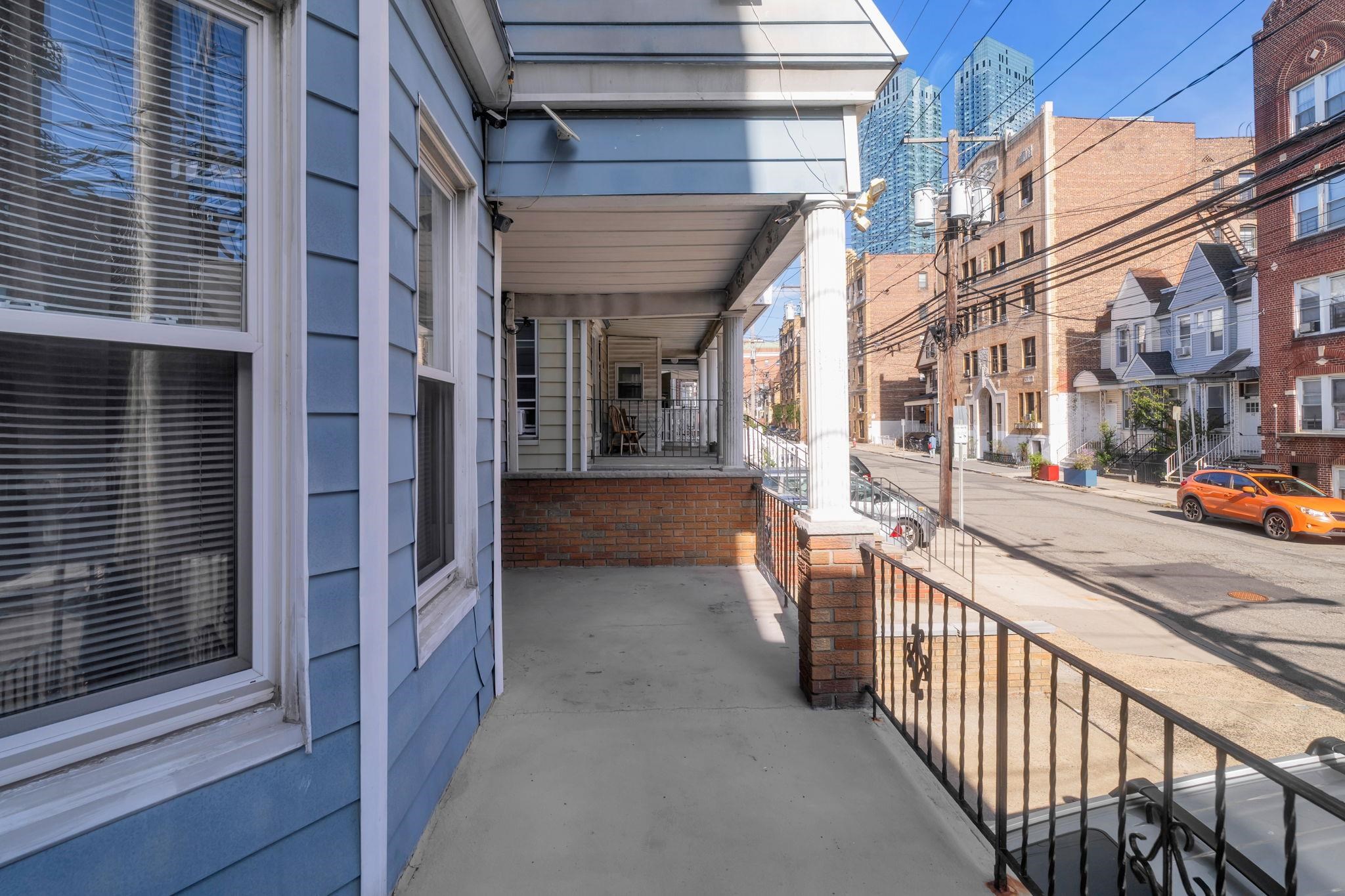 53 VAN REYPEN ST - Photo 2