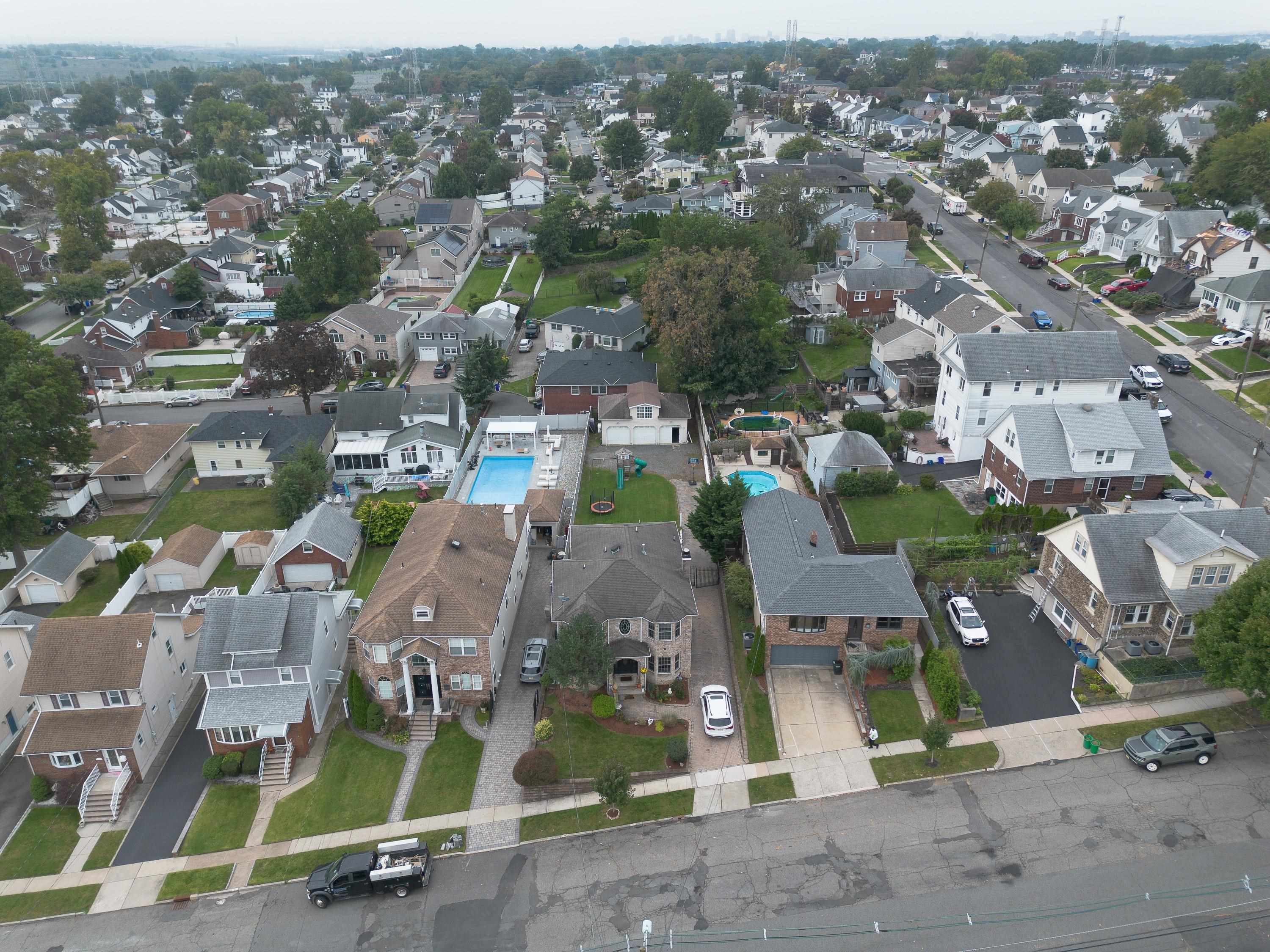 664 TEN EYCK AVE - Photo 4