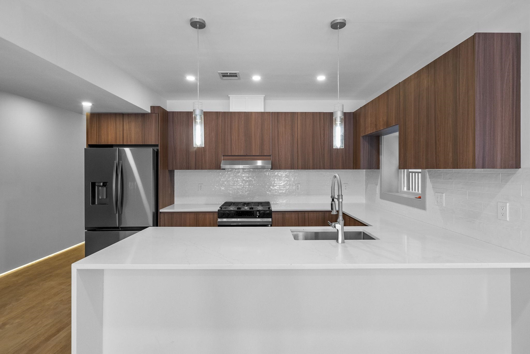 600 BRAMHALL AVE - Photo 5