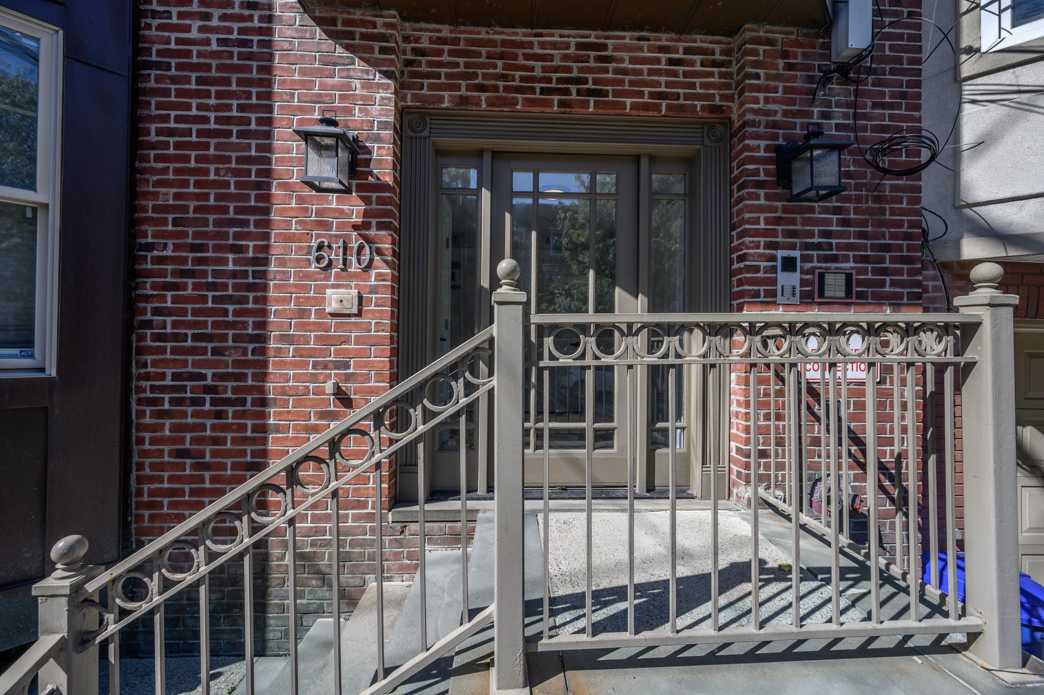 610 MADISON ST - Photo 2