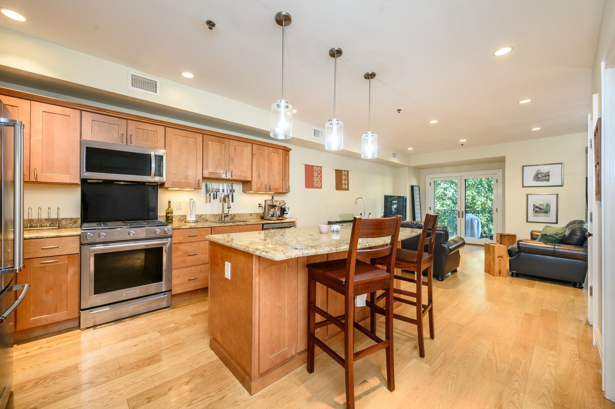 610 MADISON ST - Photo 4