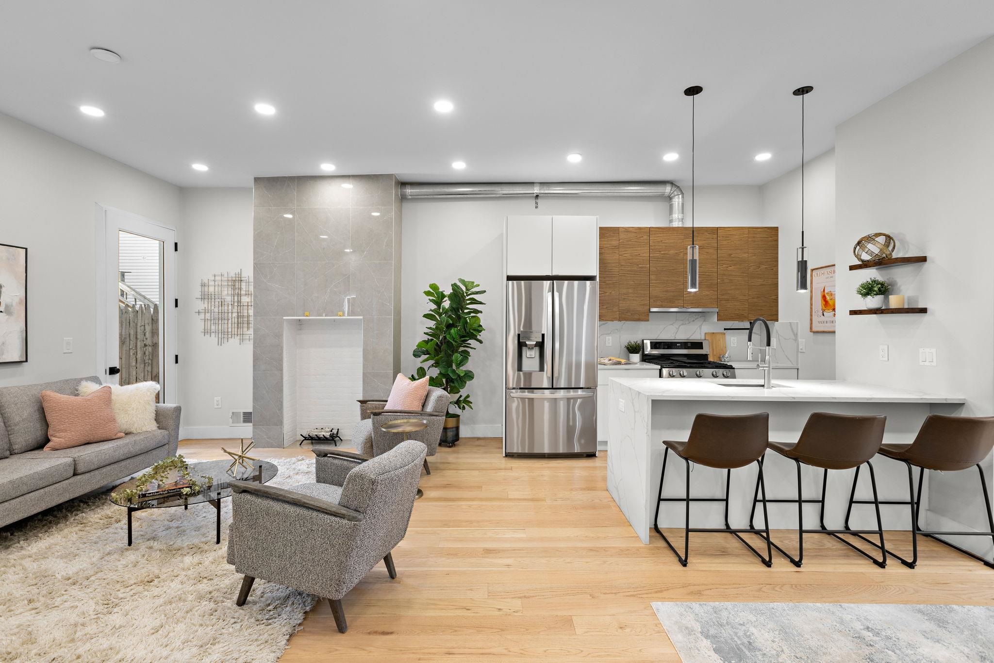176 GRIFFITH ST - Photo 3
