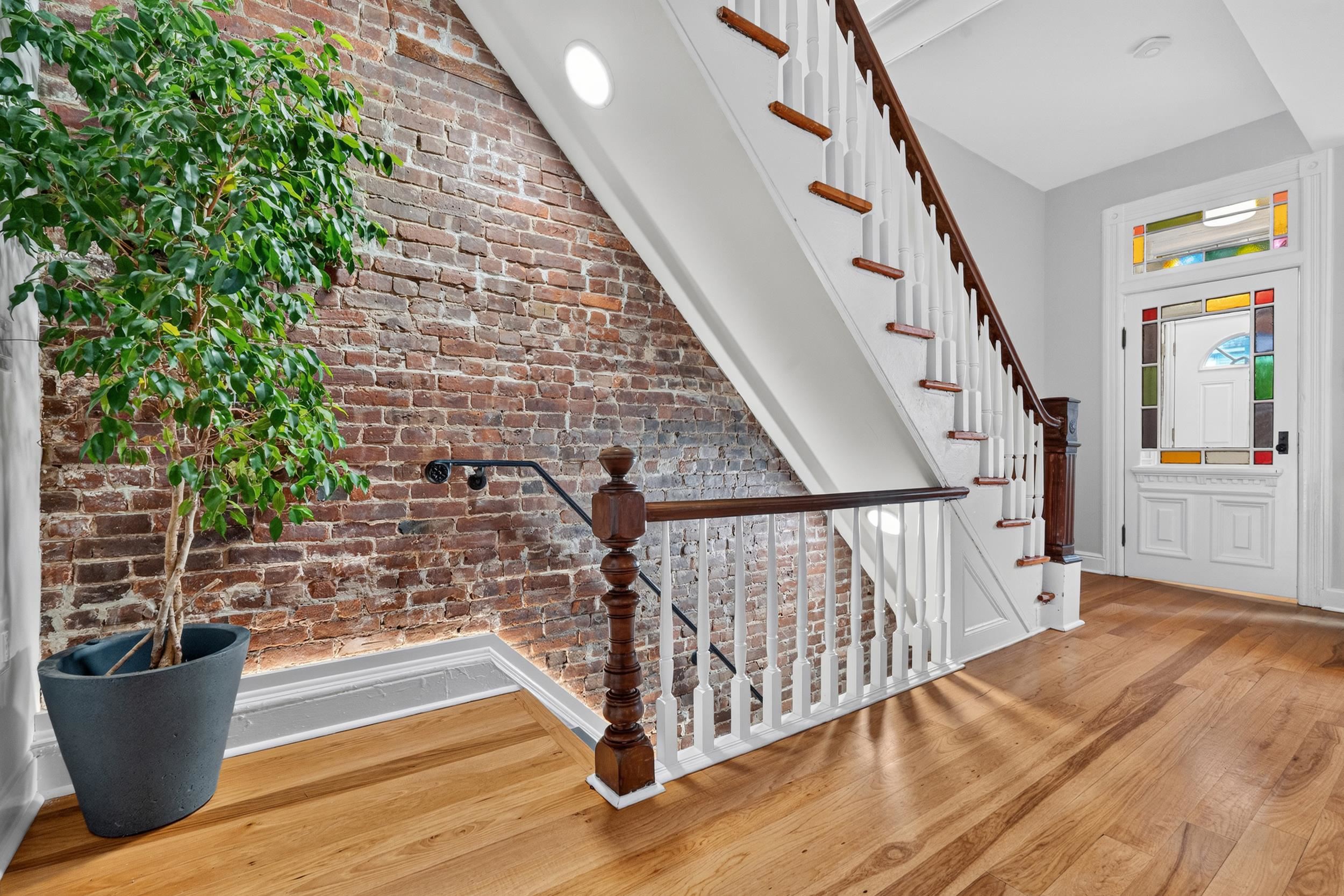 88 JEWETT AVE - Photo 2
