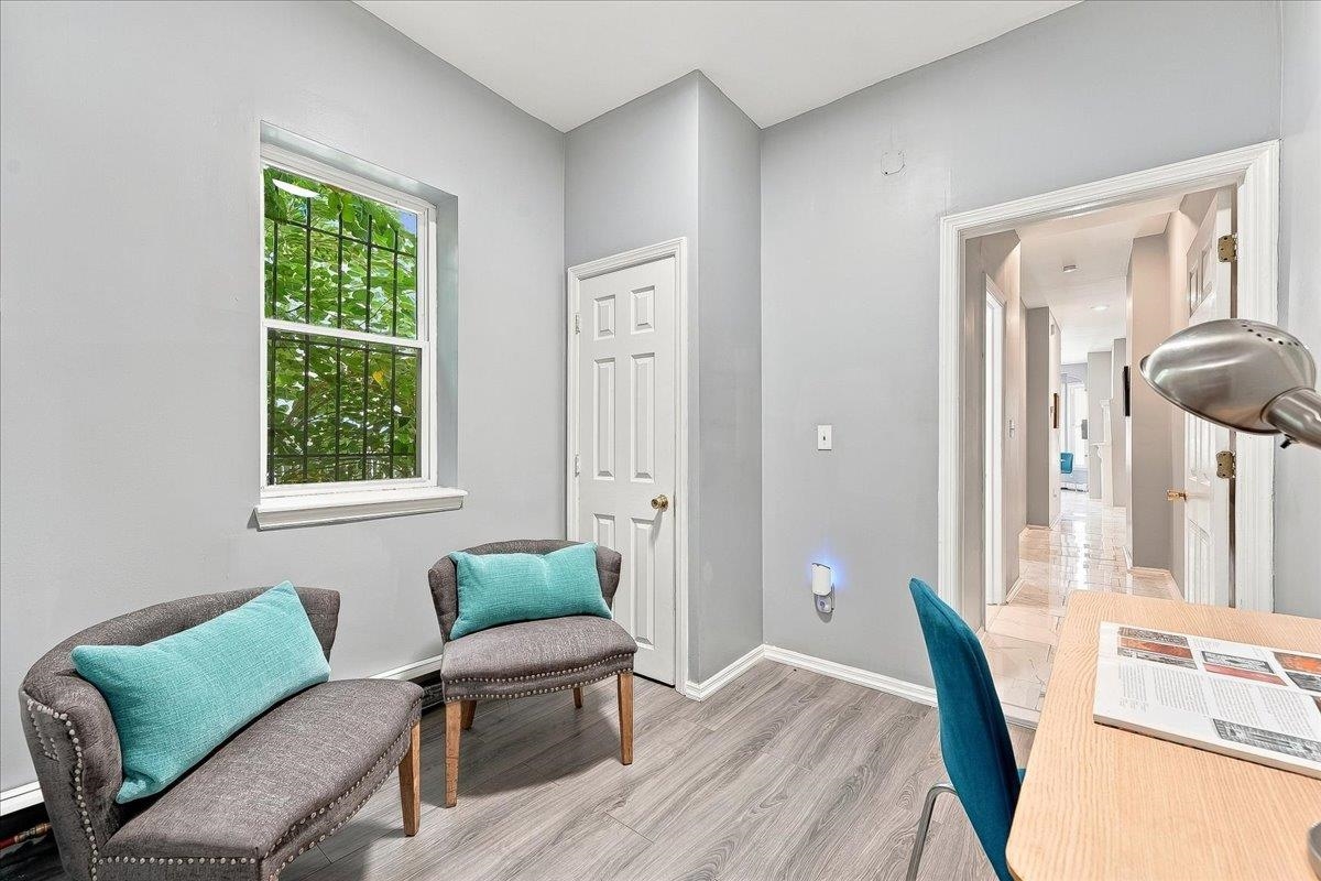 363 FORREST ST - Photo 2