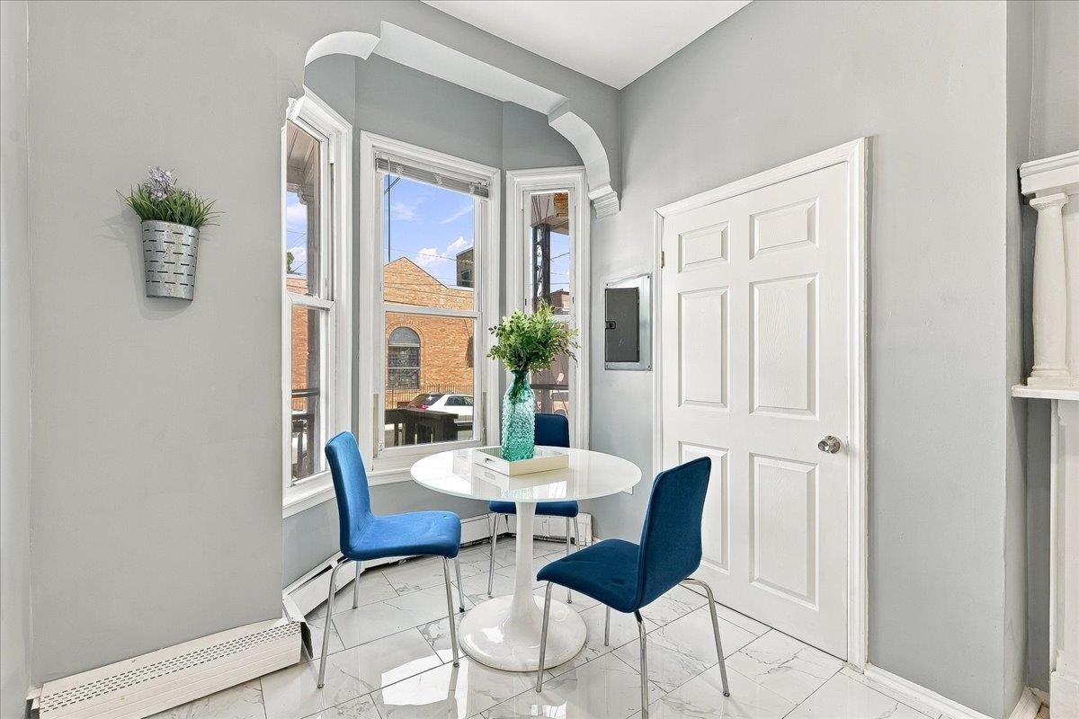 363 FORREST ST - Photo 4