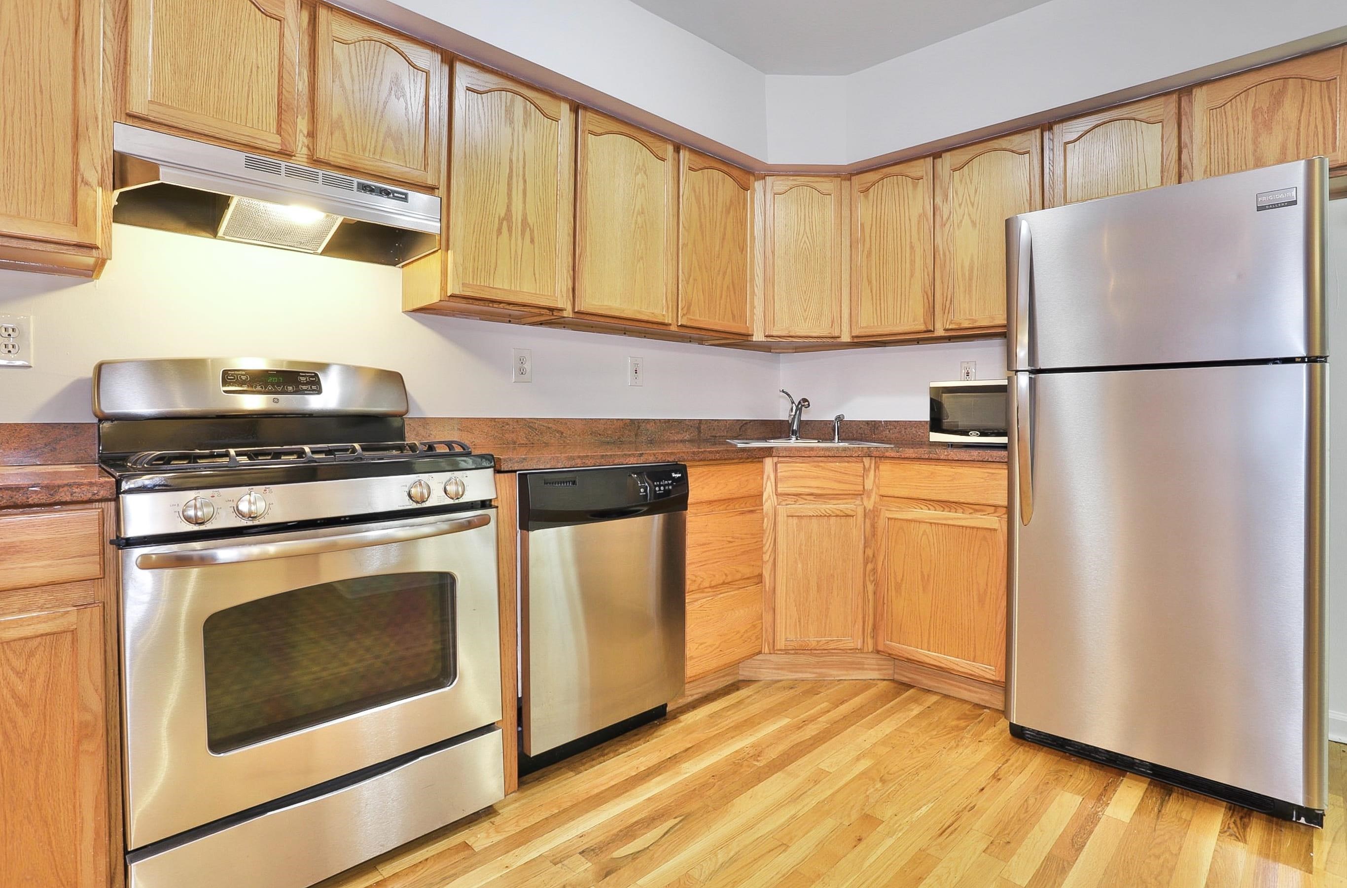 402 GRAND ST - Photo 2
