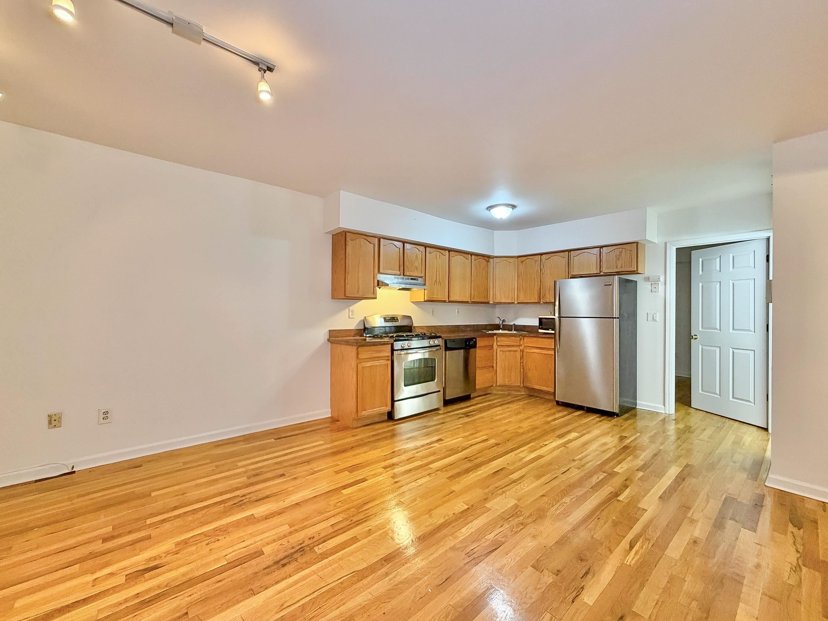402 GRAND ST - Photo 5