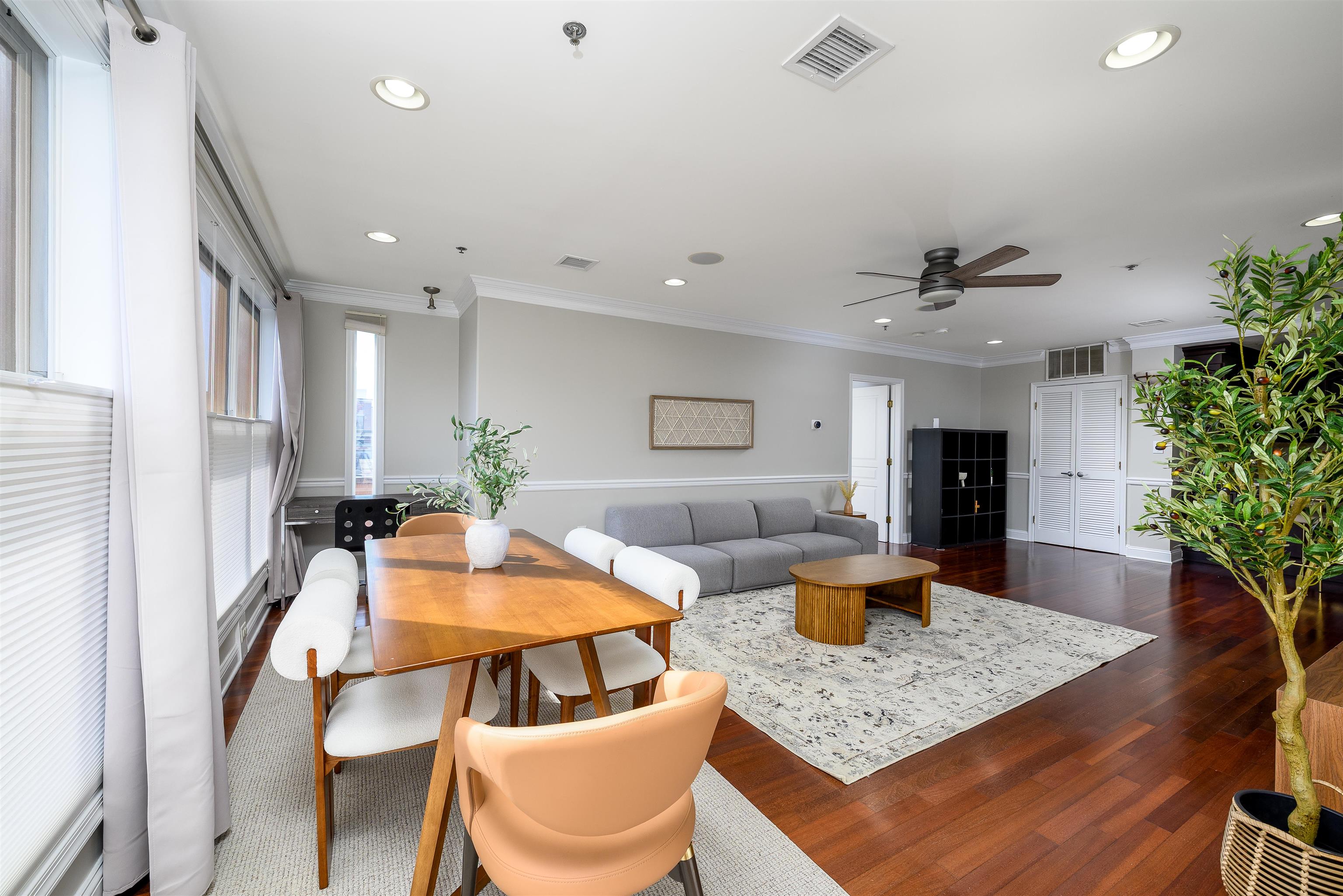 1331 GRAND ST - Photo 4
